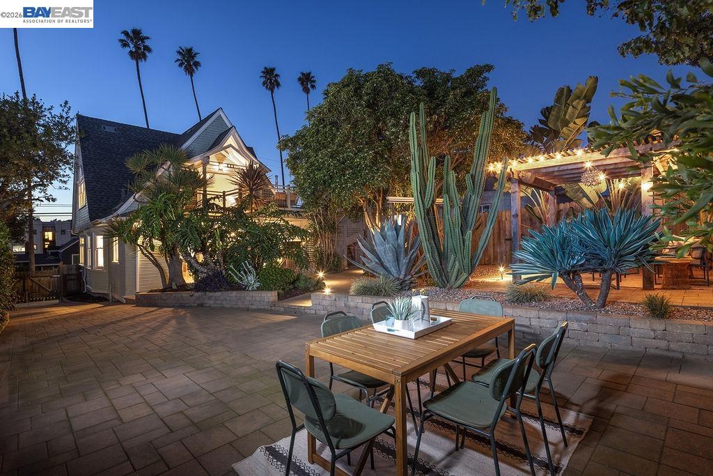 Detail Gallery Image 37 of 45 For 2420 9th Ave, Oakland,  CA 94606 - 4 Beds | 2/1 Baths