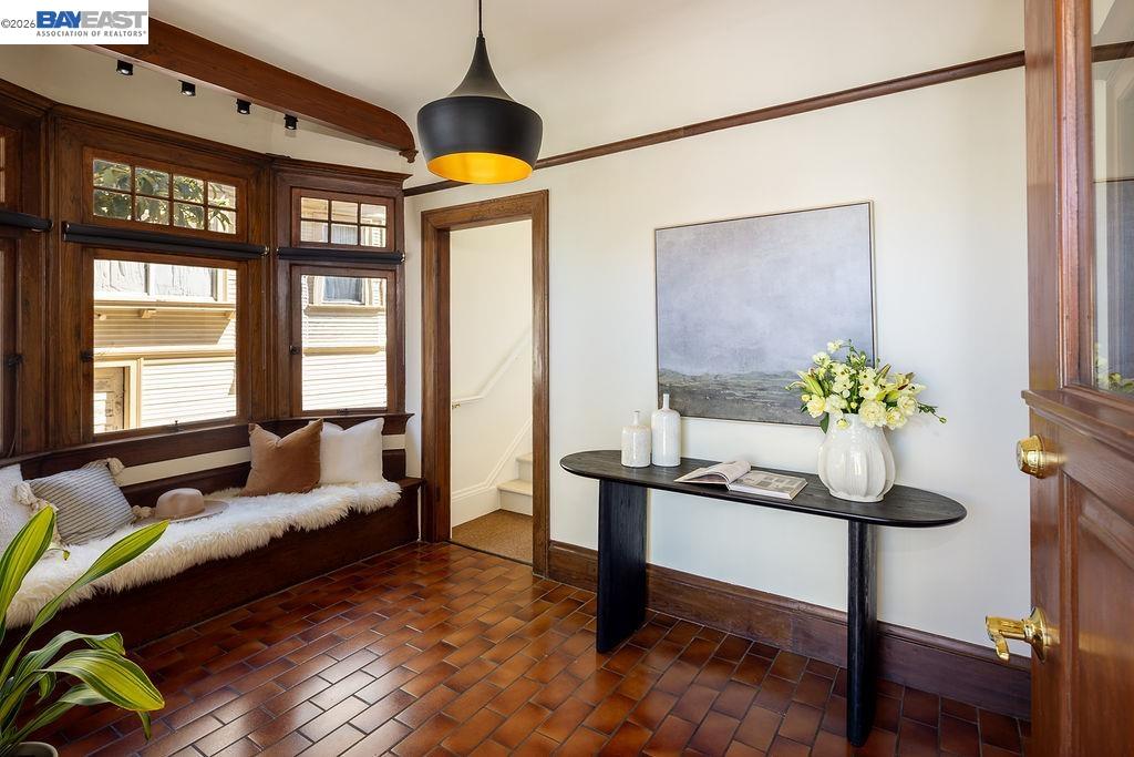 Detail Gallery Image 6 of 45 For 2420 9th Ave, Oakland,  CA 94606 - 4 Beds | 2/1 Baths