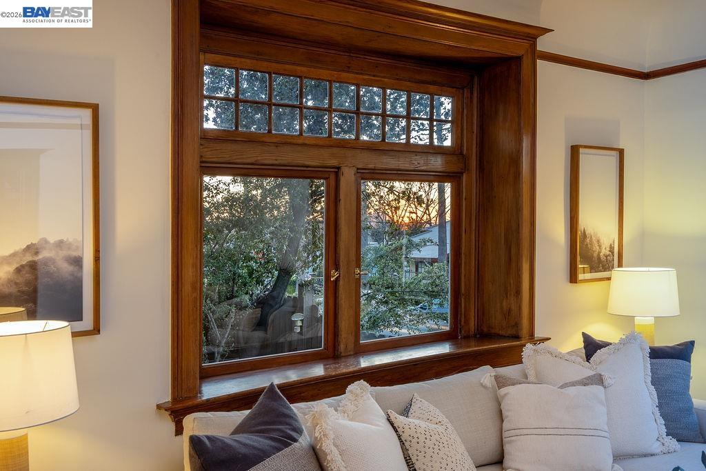 Detail Gallery Image 9 of 45 For 2420 9th Ave, Oakland,  CA 94606 - 4 Beds | 2/1 Baths