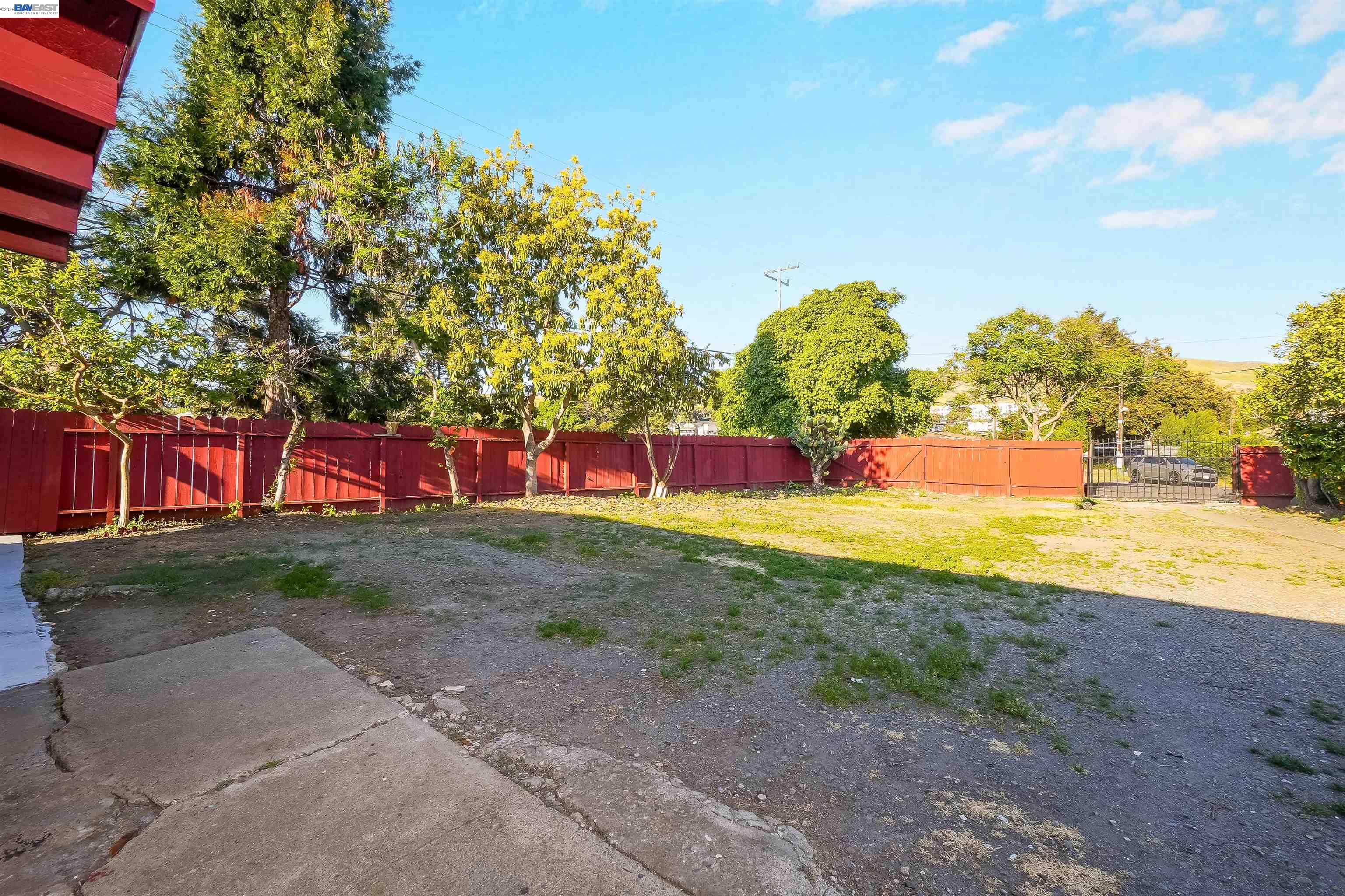 Detail Gallery Image 13 of 56 For 387 Tennyson Rd, Hayward,  CA 94544 - 4 Beds | 2 Baths