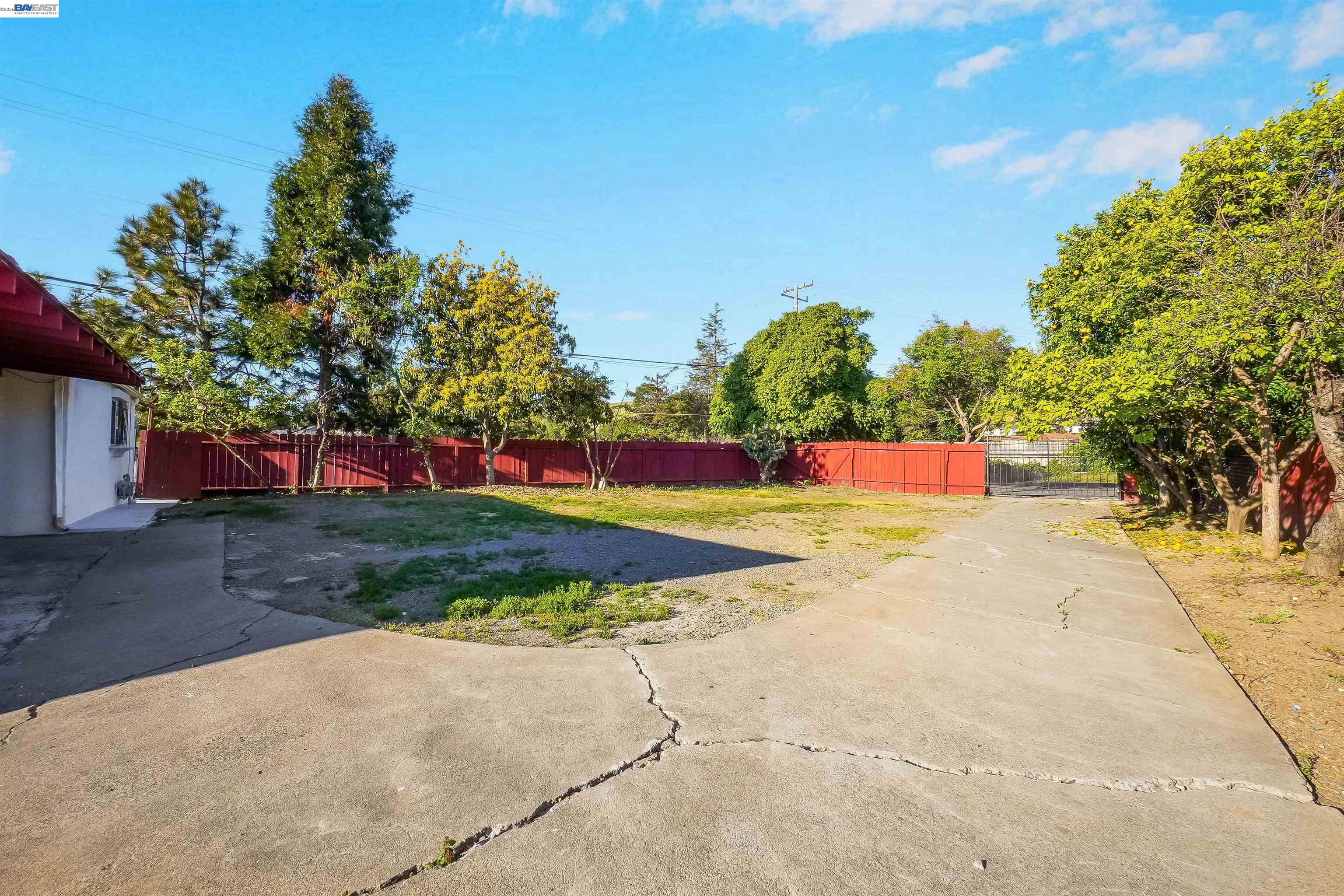 Detail Gallery Image 14 of 56 For 387 Tennyson Rd, Hayward,  CA 94544 - 4 Beds | 2 Baths