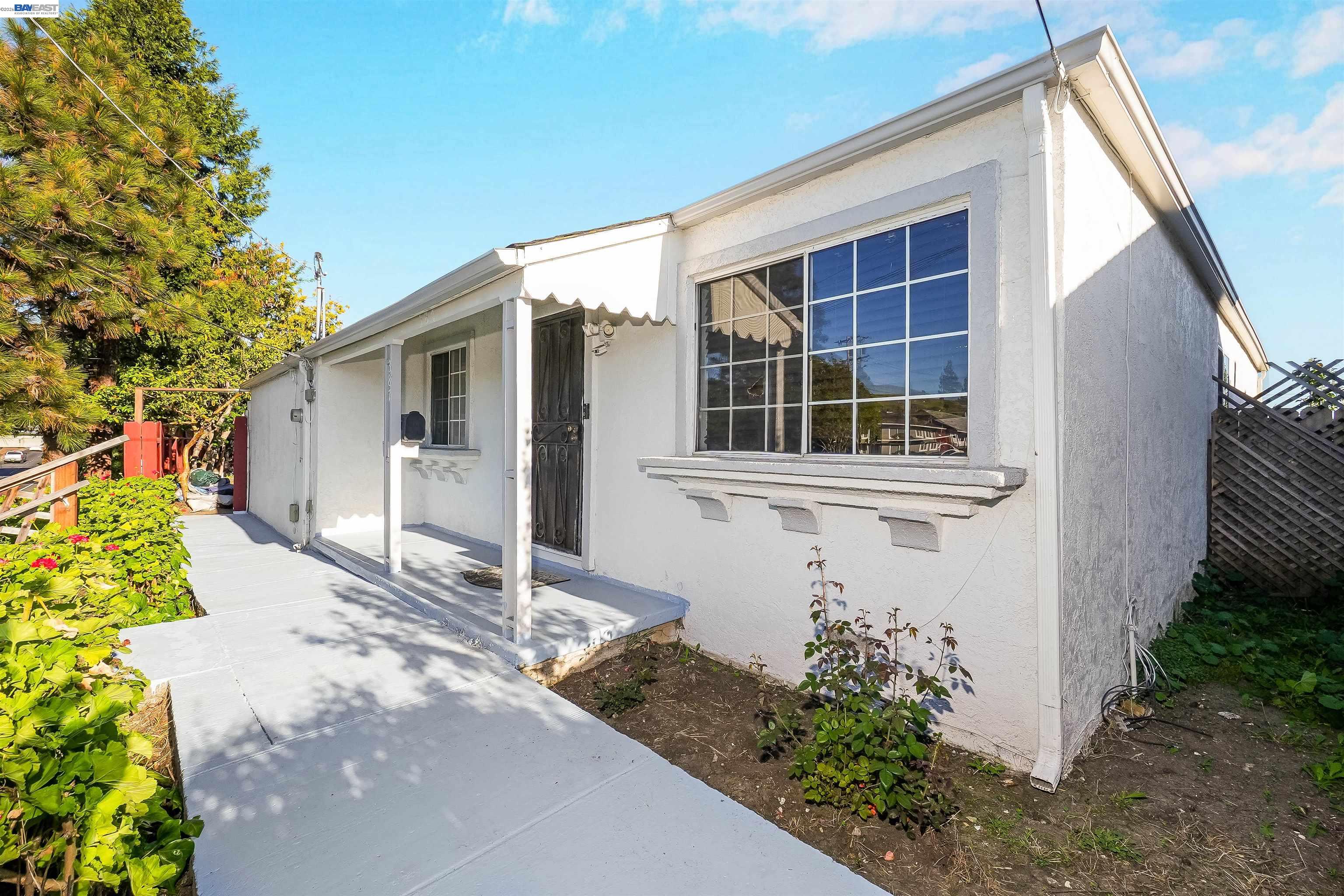 Detail Gallery Image 8 of 56 For 387 Tennyson Rd, Hayward,  CA 94544 - 4 Beds | 2 Baths