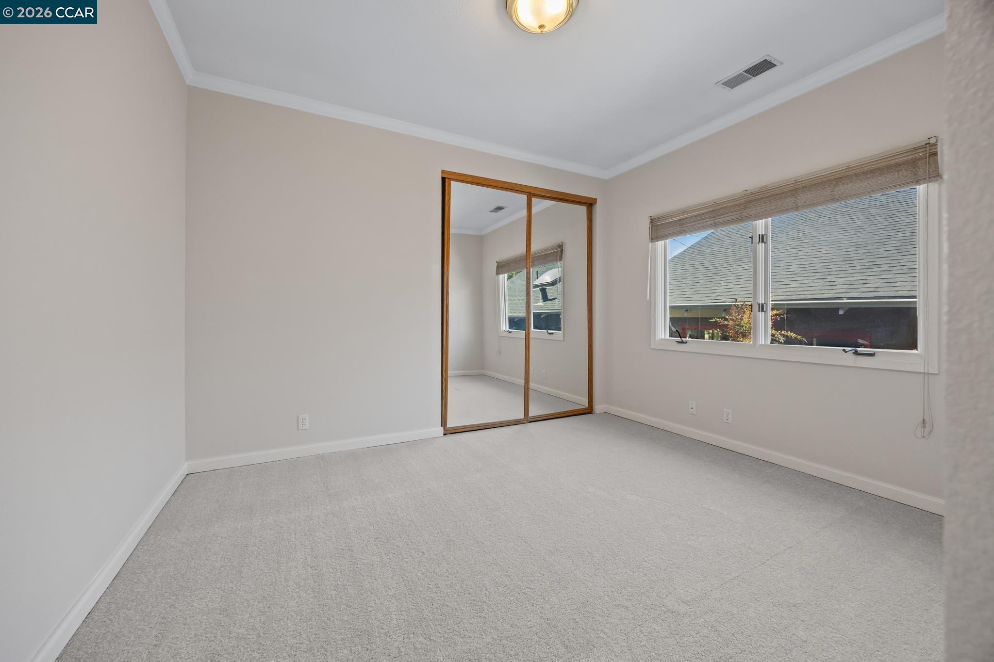 Detail Gallery Image 12 of 43 For 5910 Chabot Rd, Oakland,  CA 94618 - 5 Beds | 3 Baths