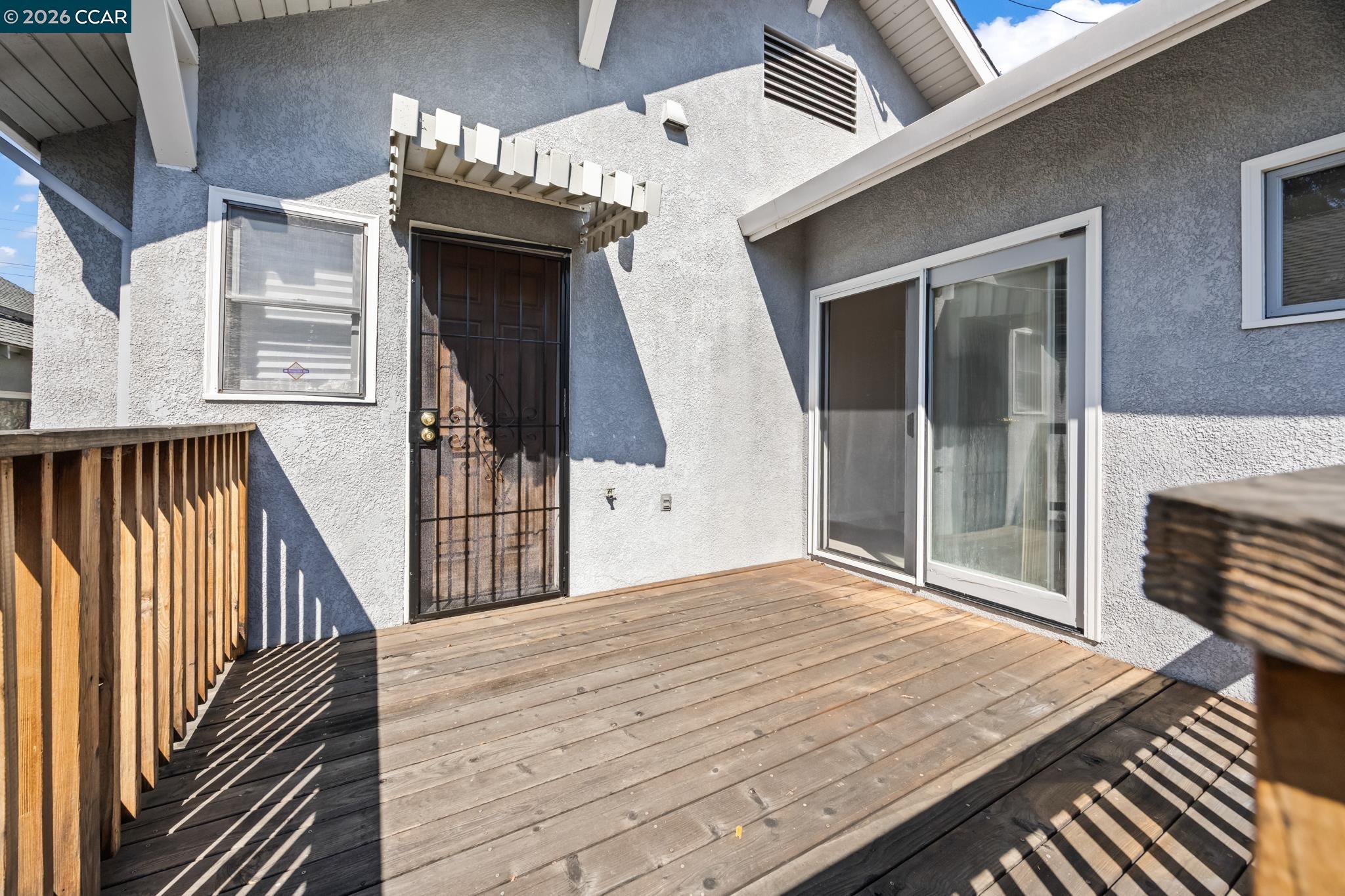 Detail Gallery Image 19 of 43 For 5910 Chabot Rd, Oakland,  CA 94618 - 5 Beds | 3 Baths