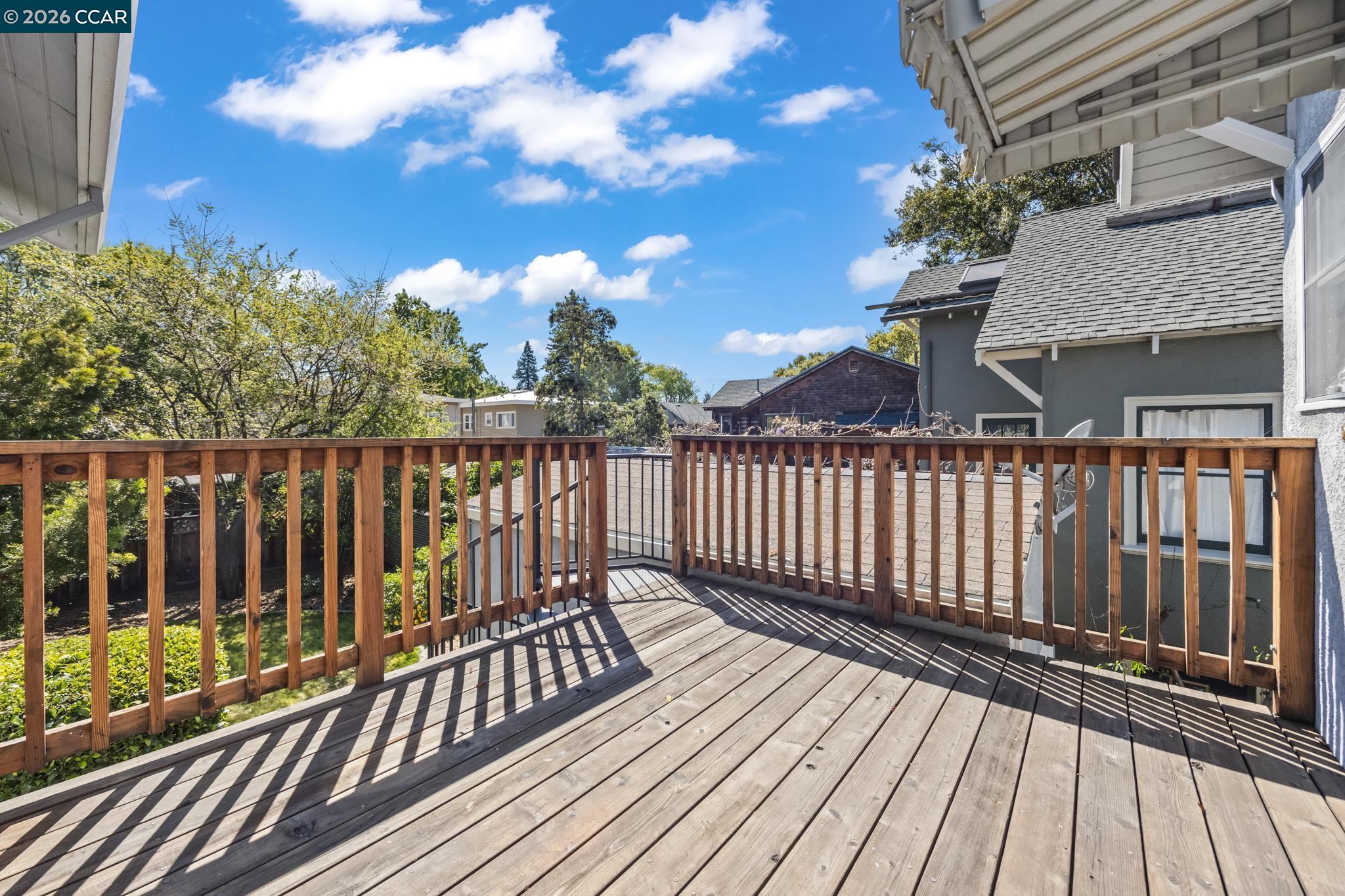 Detail Gallery Image 20 of 43 For 5910 Chabot Rd, Oakland,  CA 94618 - 5 Beds | 3 Baths