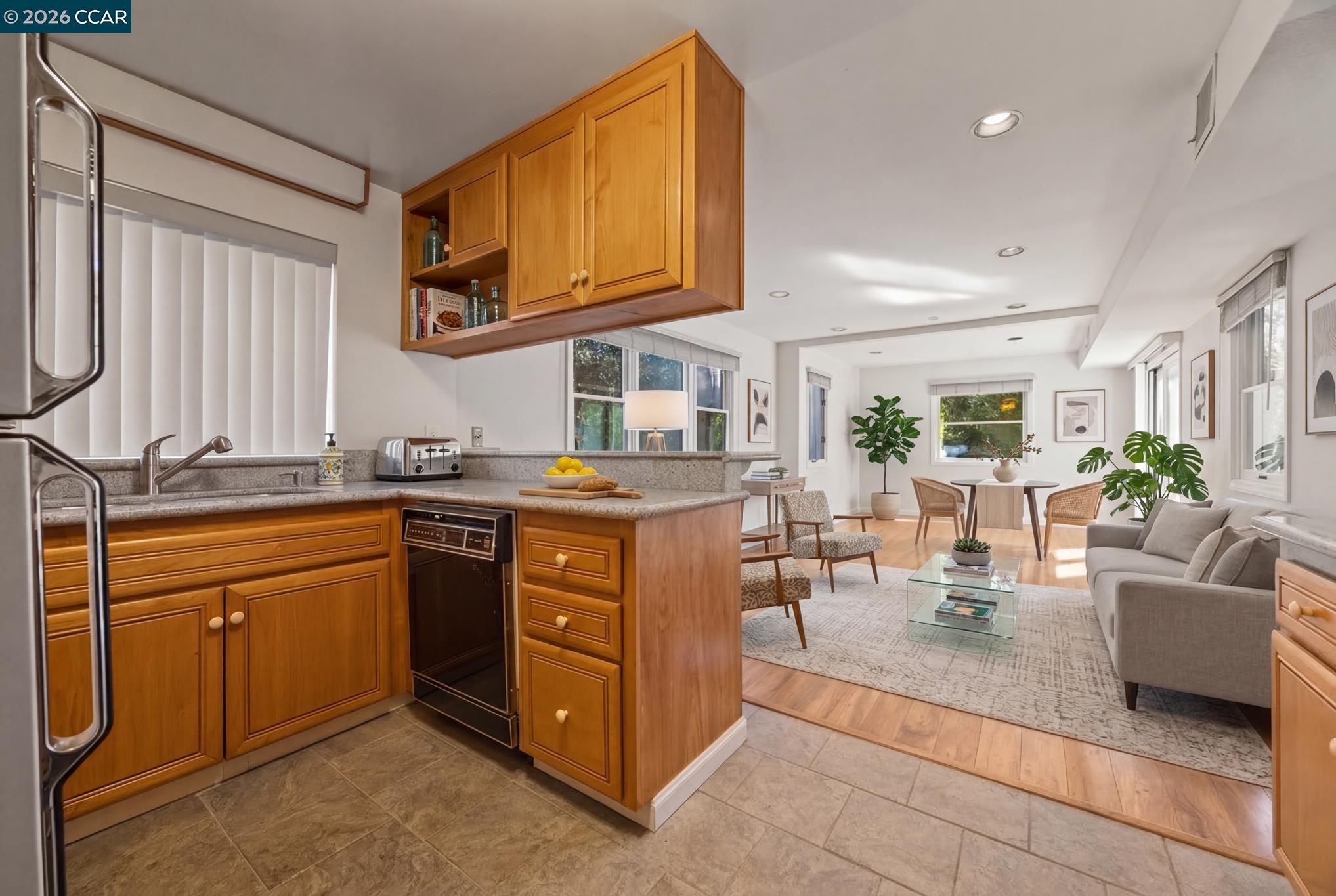 Detail Gallery Image 26 of 43 For 5910 Chabot Rd, Oakland,  CA 94618 - 5 Beds | 3 Baths