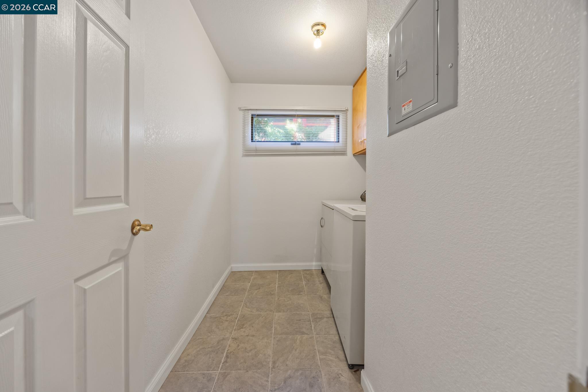 Detail Gallery Image 34 of 43 For 5910 Chabot Rd, Oakland,  CA 94618 - 5 Beds | 3 Baths