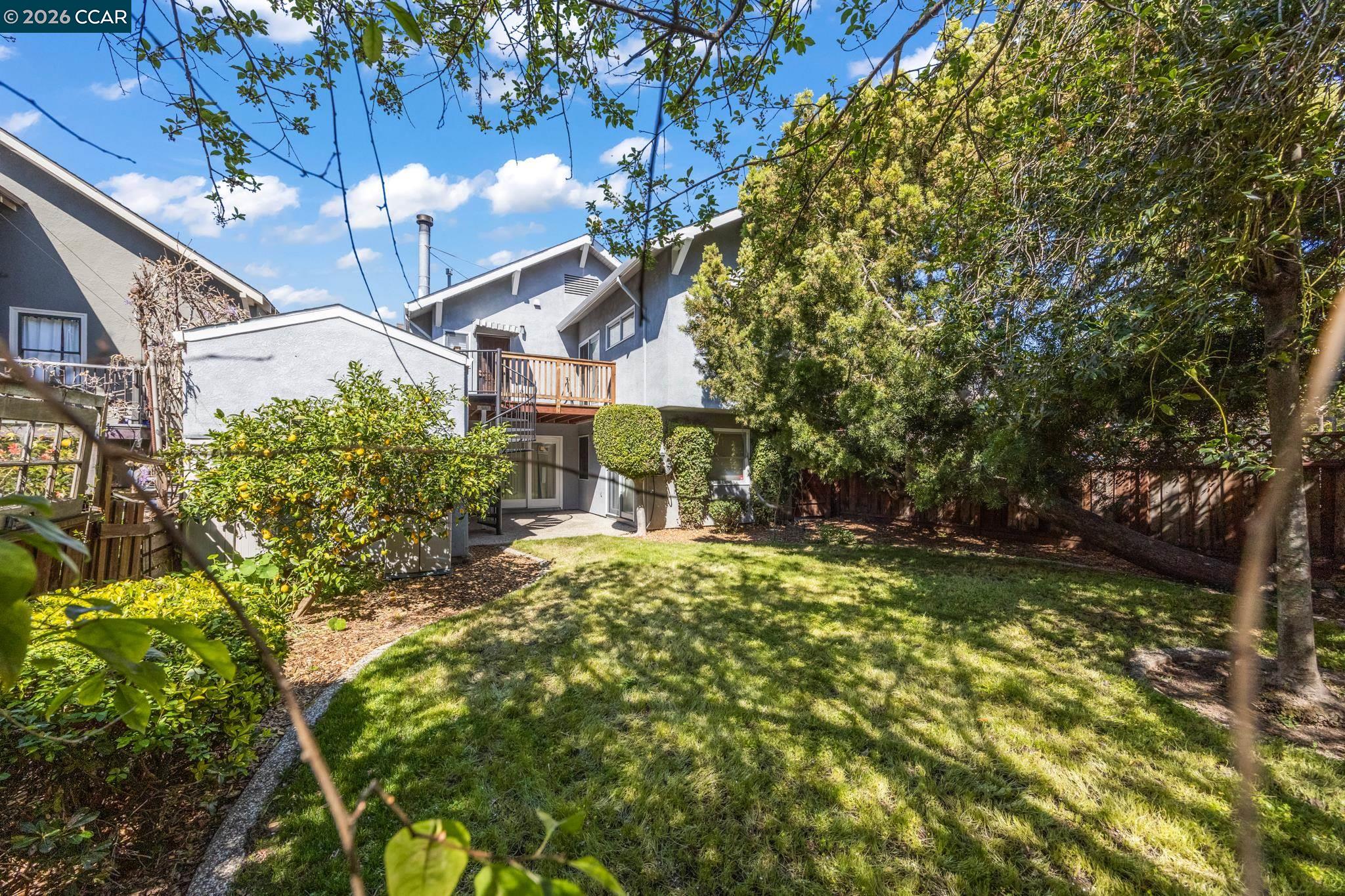 Detail Gallery Image 39 of 43 For 5910 Chabot Rd, Oakland,  CA 94618 - 5 Beds | 3 Baths