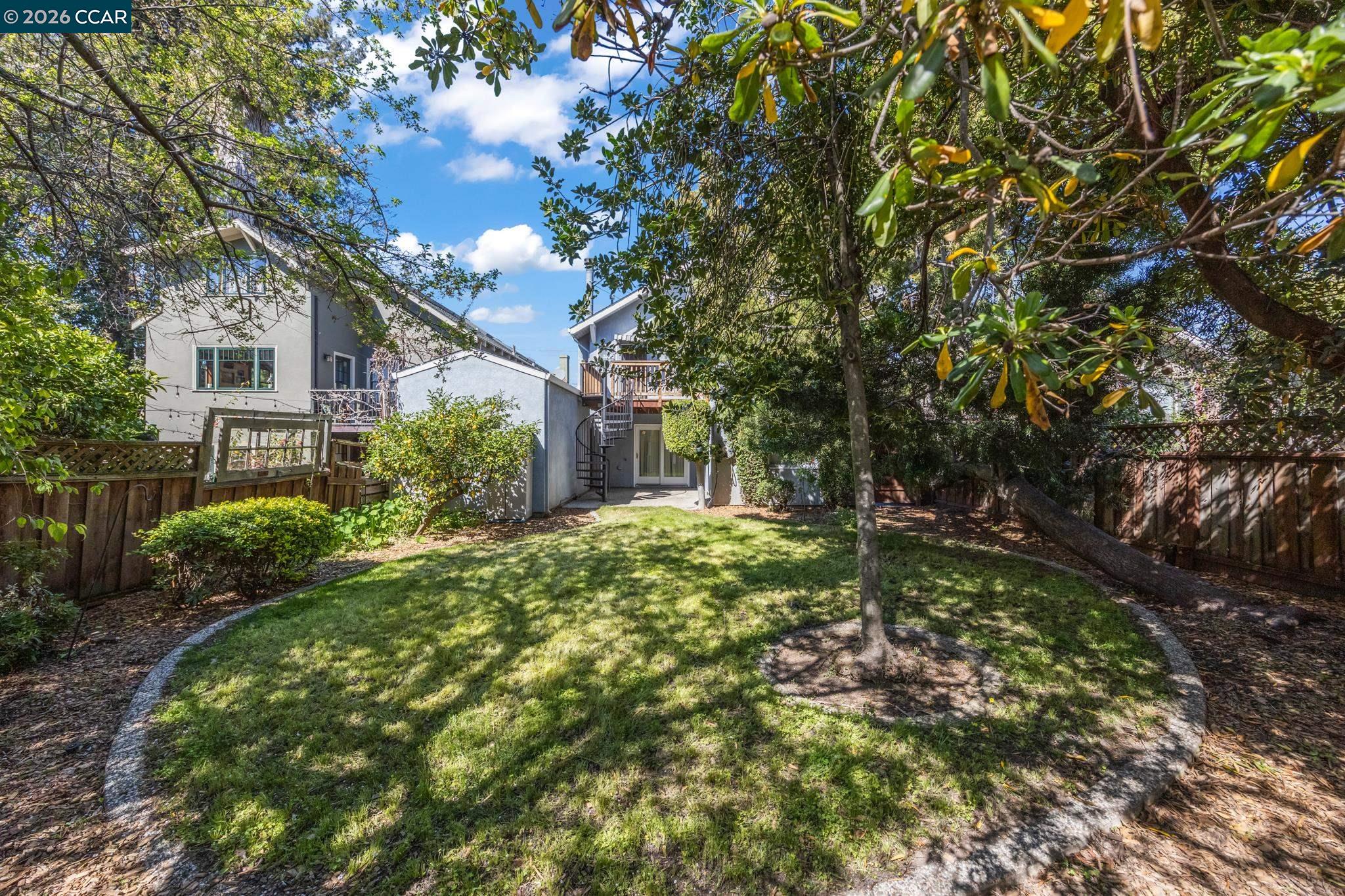 Detail Gallery Image 42 of 43 For 5910 Chabot Rd, Oakland,  CA 94618 - 5 Beds | 3 Baths