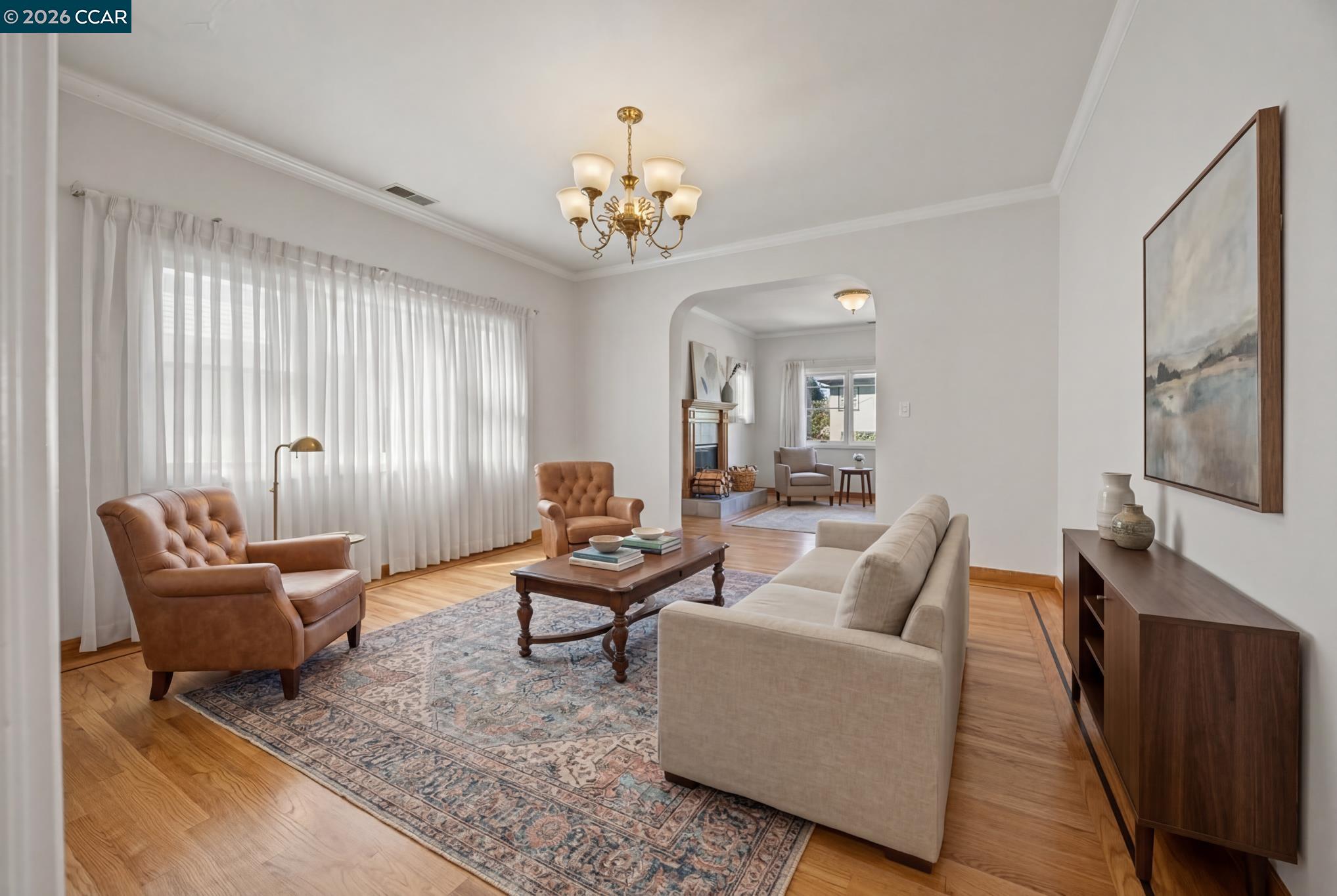 Detail Gallery Image 7 of 43 For 5910 Chabot Rd, Oakland,  CA 94618 - 5 Beds | 3 Baths