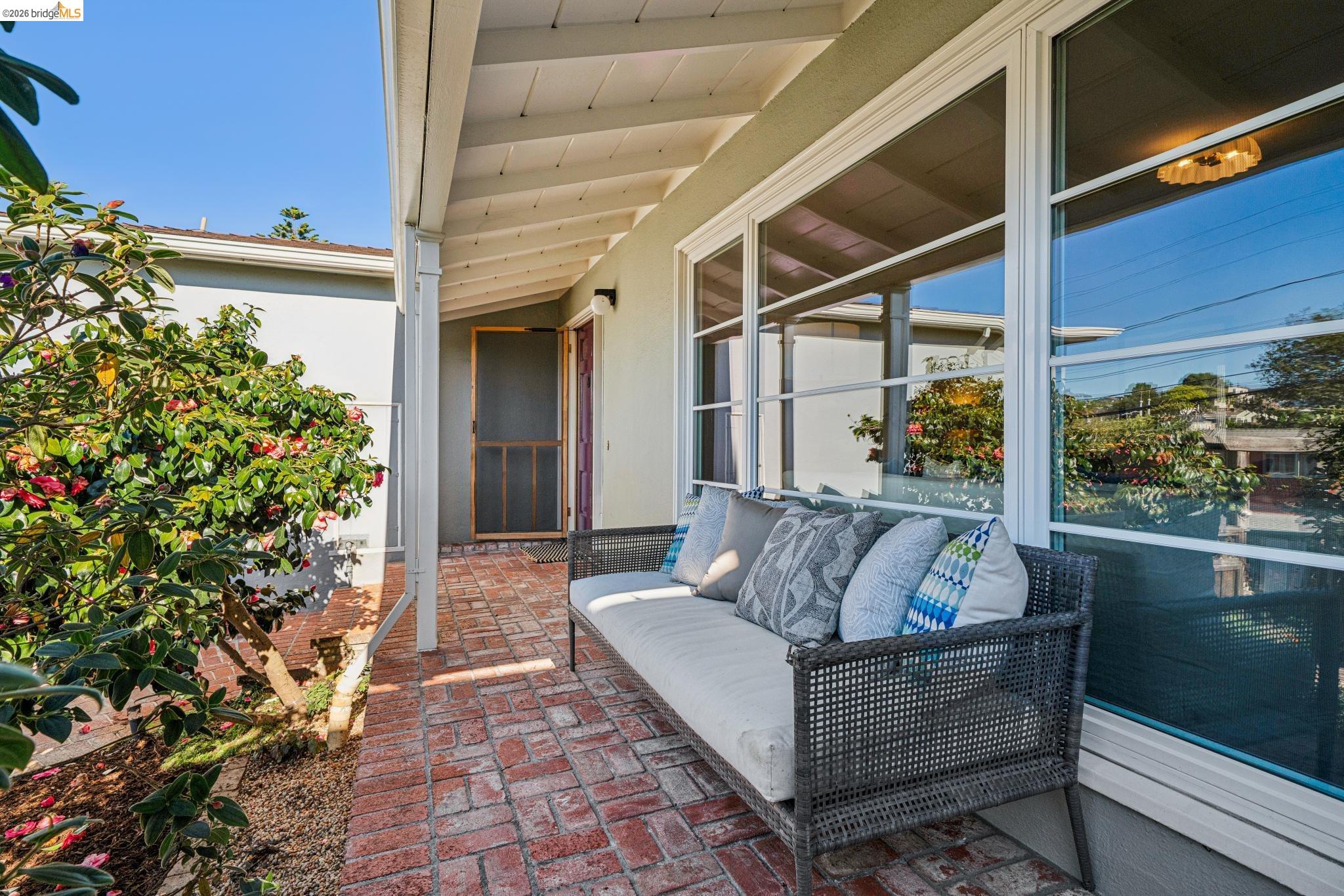 Detail Gallery Image 2 of 50 For 5830 Sutter Ave, Richmond,  CA 94804 - 3 Beds | 2 Baths