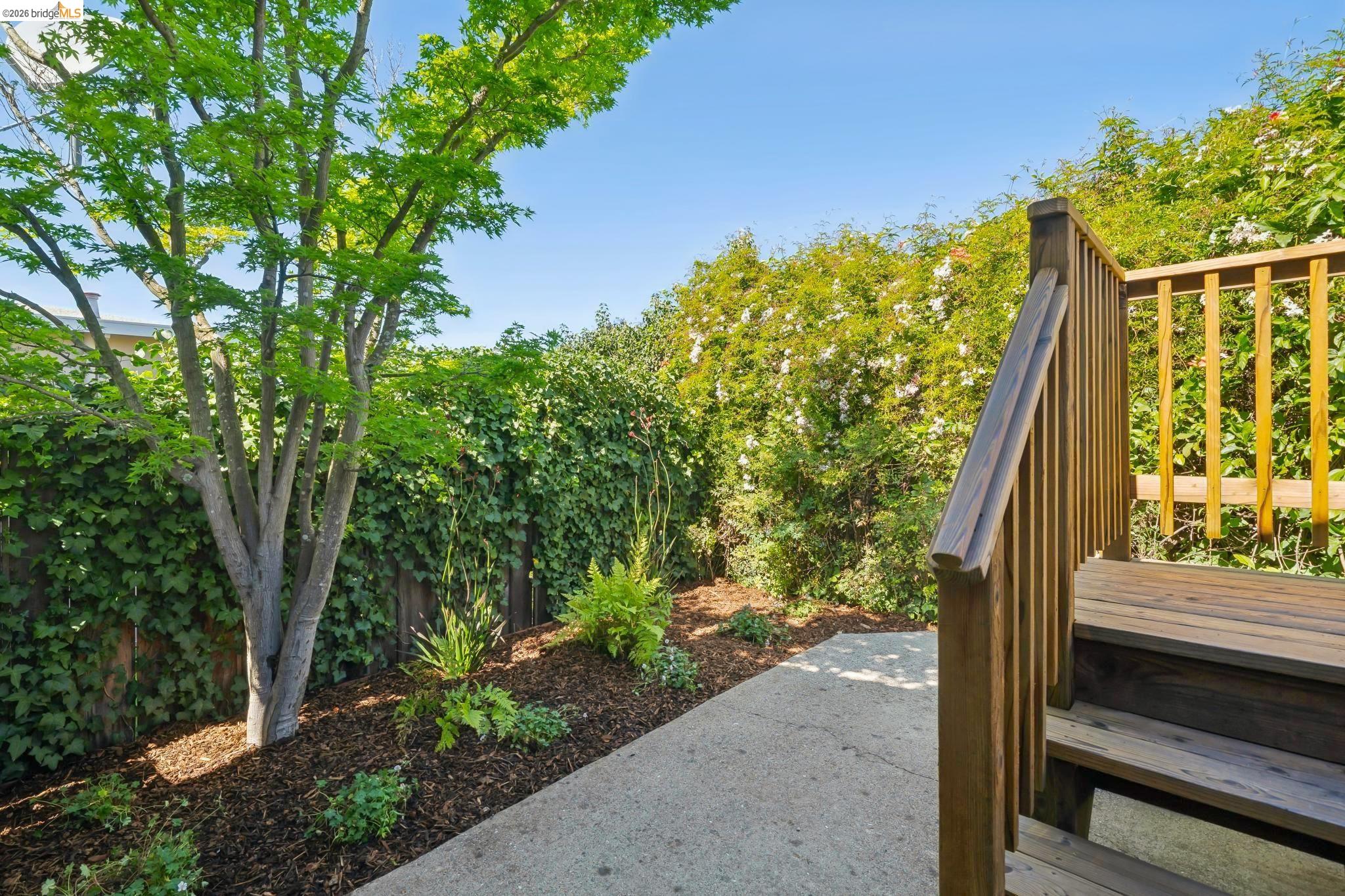 Detail Gallery Image 40 of 48 For 1524 Hampel St, Oakland,  CA 94602 - 2 Beds | 1 Baths