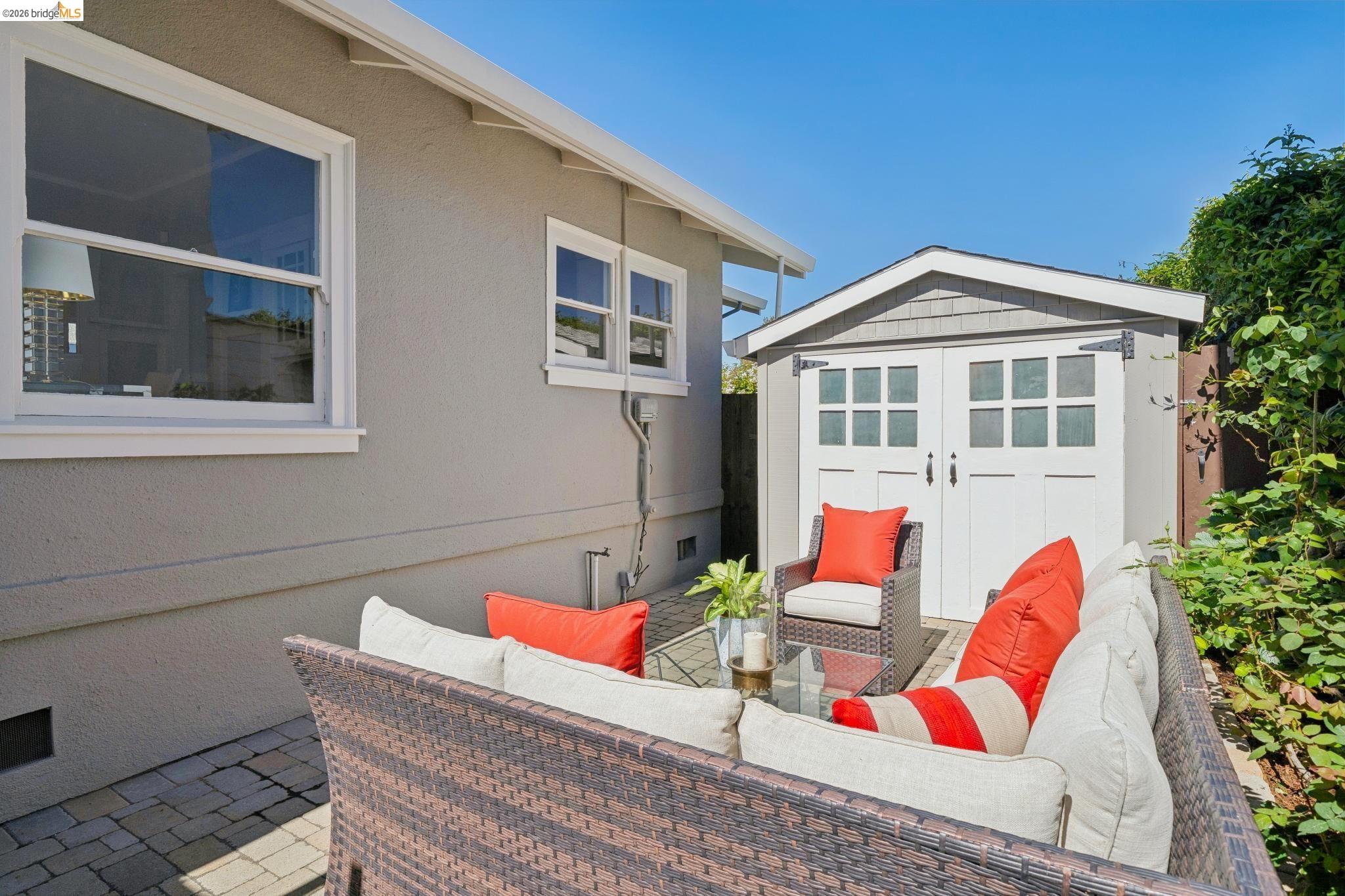 Detail Gallery Image 42 of 48 For 1524 Hampel St, Oakland,  CA 94602 - 2 Beds | 1 Baths