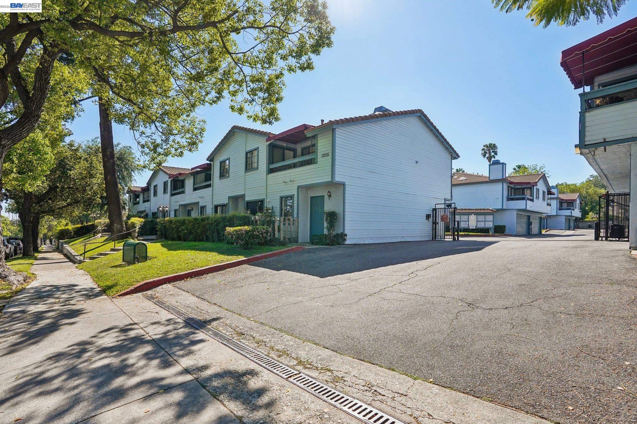 Front Image Thumbnail for BE41127996