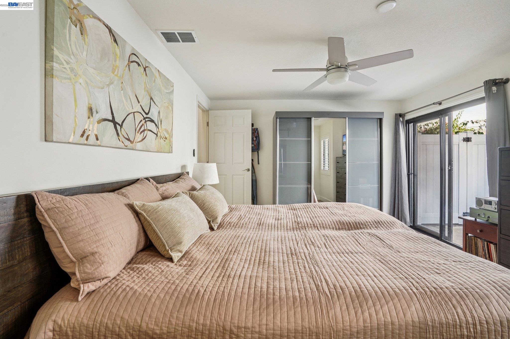 Detail Gallery Image 15 of 38 For 1255 N Los Robles Ave #9,  Pasadena,  CA 91104 - 3 Beds | 2 Baths