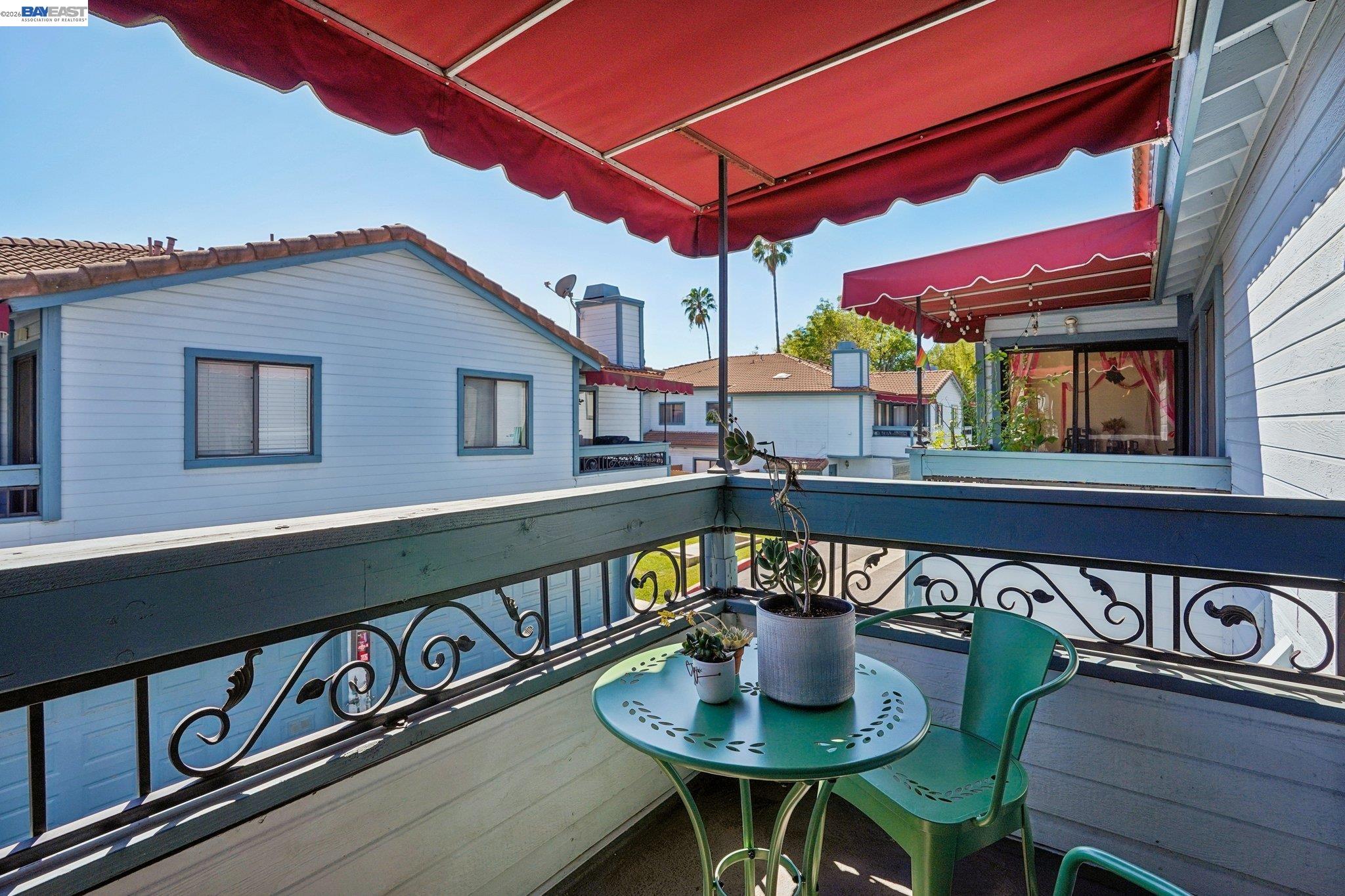 Detail Gallery Image 31 of 38 For 1255 N Los Robles Ave #9,  Pasadena,  CA 91104 - 3 Beds | 2 Baths