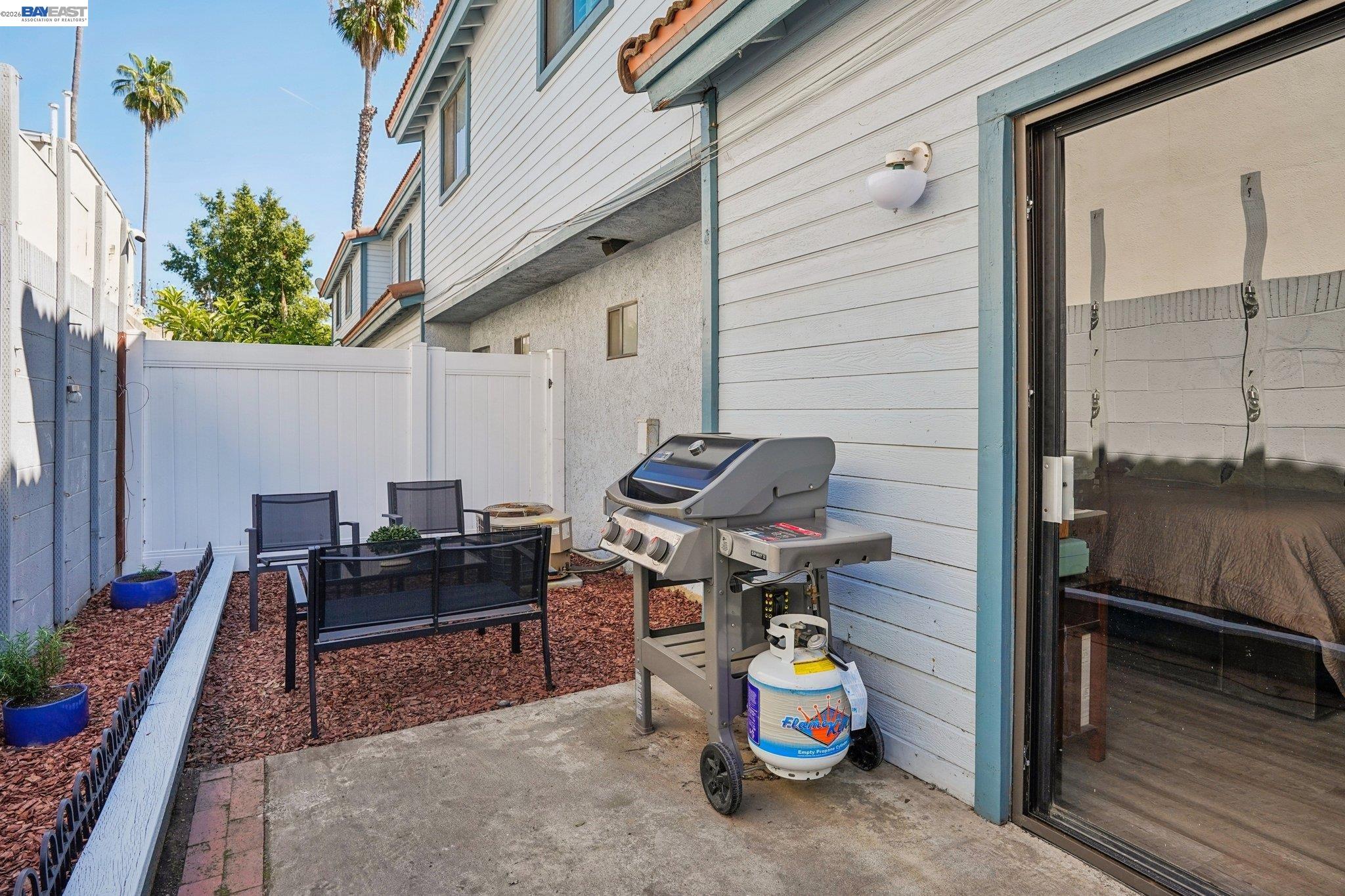 Detail Gallery Image 32 of 38 For 1255 N Los Robles Ave #9,  Pasadena,  CA 91104 - 3 Beds | 2 Baths