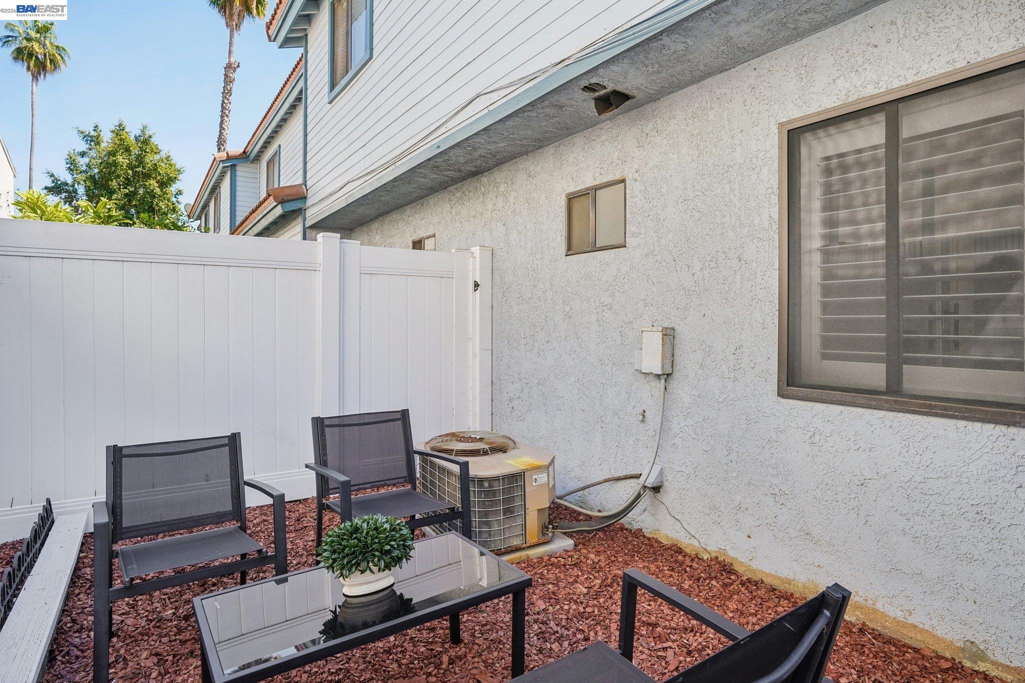 Detail Gallery Image 33 of 38 For 1255 N Los Robles Ave #9,  Pasadena,  CA 91104 - 3 Beds | 2 Baths
