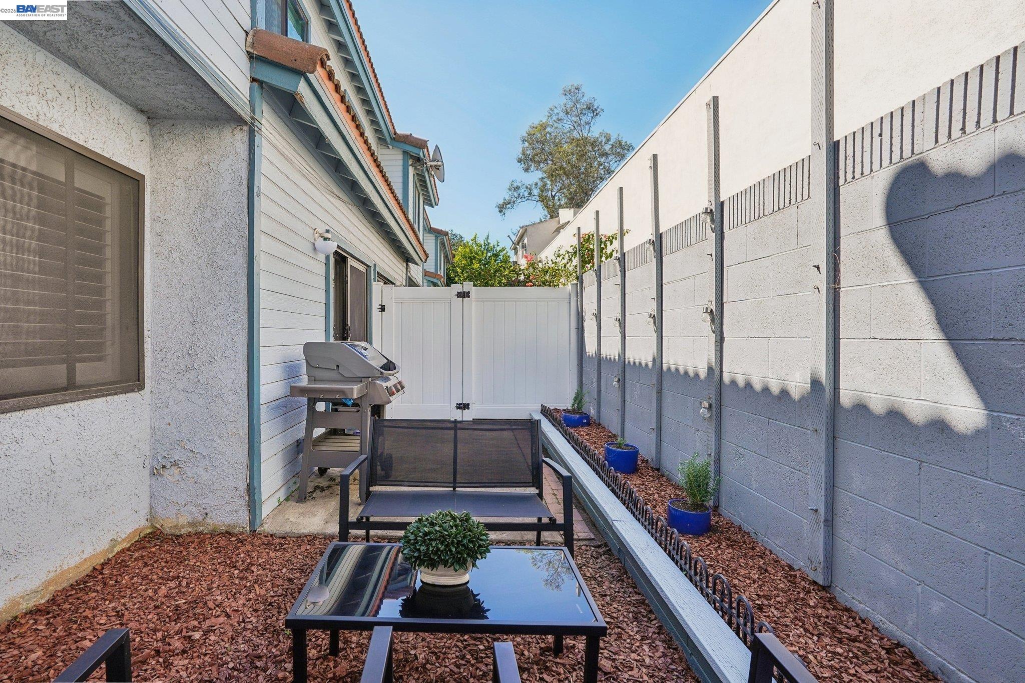 Detail Gallery Image 34 of 38 For 1255 N Los Robles Ave #9,  Pasadena,  CA 91104 - 3 Beds | 2 Baths