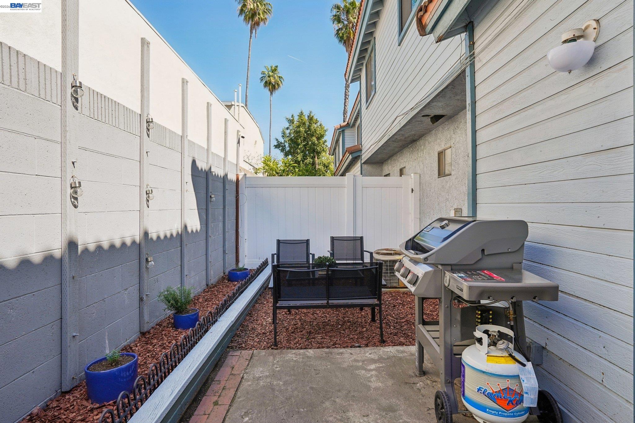 Detail Gallery Image 35 of 38 For 1255 N Los Robles Ave #9,  Pasadena,  CA 91104 - 3 Beds | 2 Baths