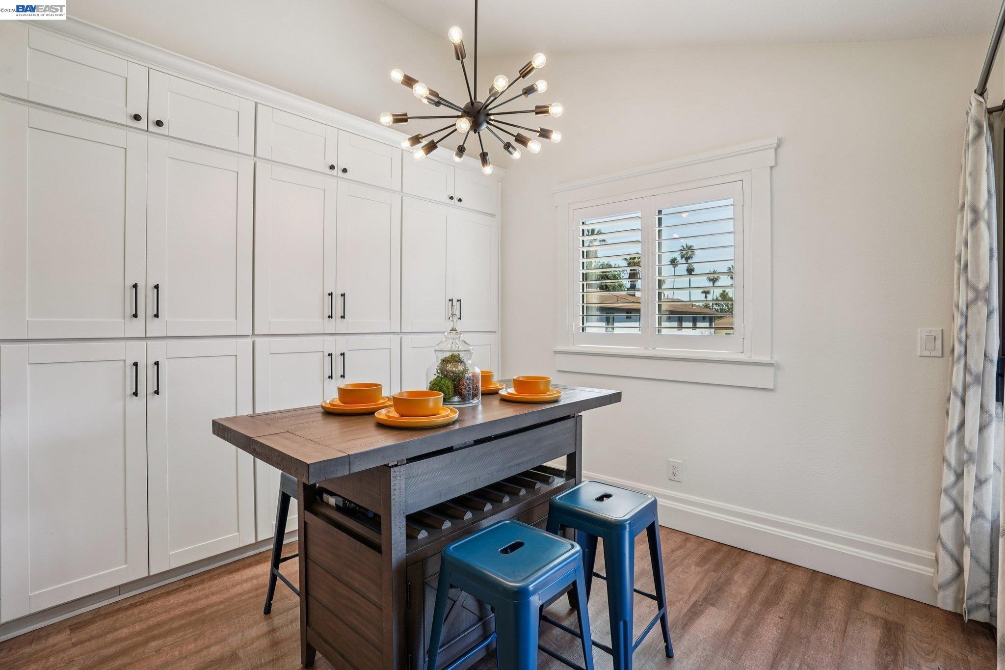 Detail Gallery Image 6 of 38 For 1255 N Los Robles Ave #9,  Pasadena,  CA 91104 - 3 Beds | 2 Baths