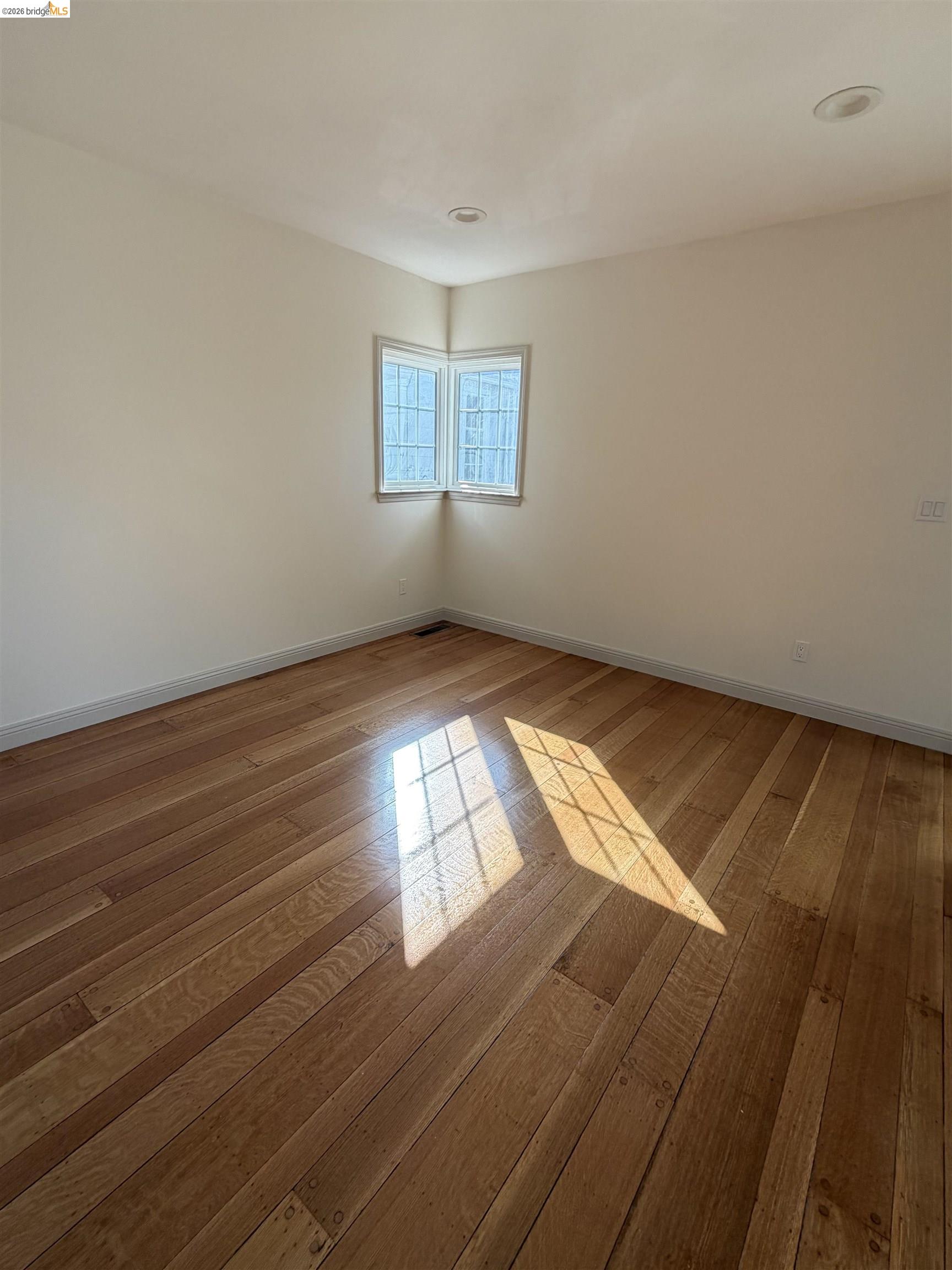 Detail Gallery Image 12 of 26 For 83 Alamo, Berkeley,  CA 94707-1234 - 3 Beds | 2/1 Baths