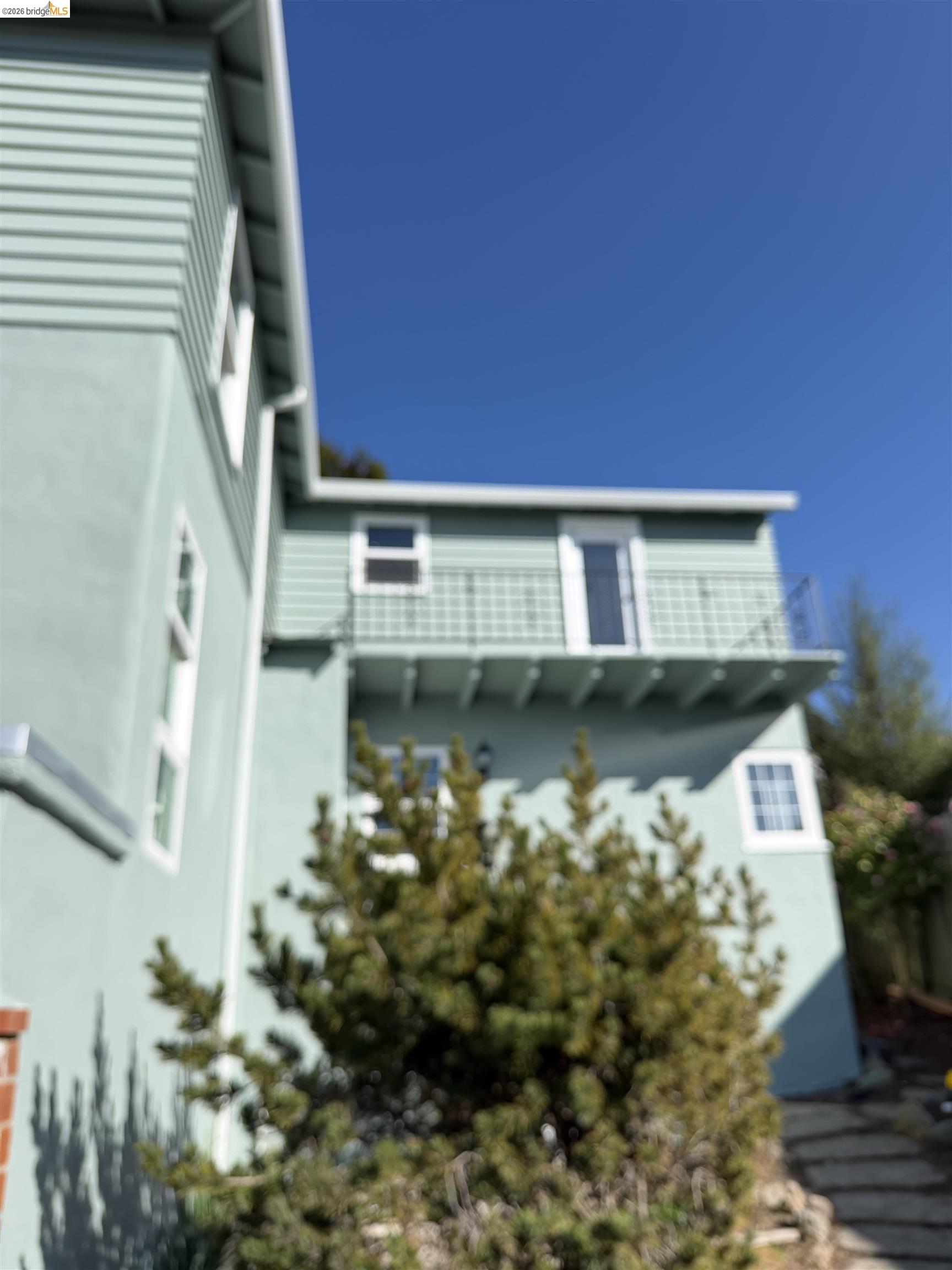 Detail Gallery Image 15 of 26 For 83 Alamo, Berkeley,  CA 94707-1234 - 3 Beds | 2/1 Baths