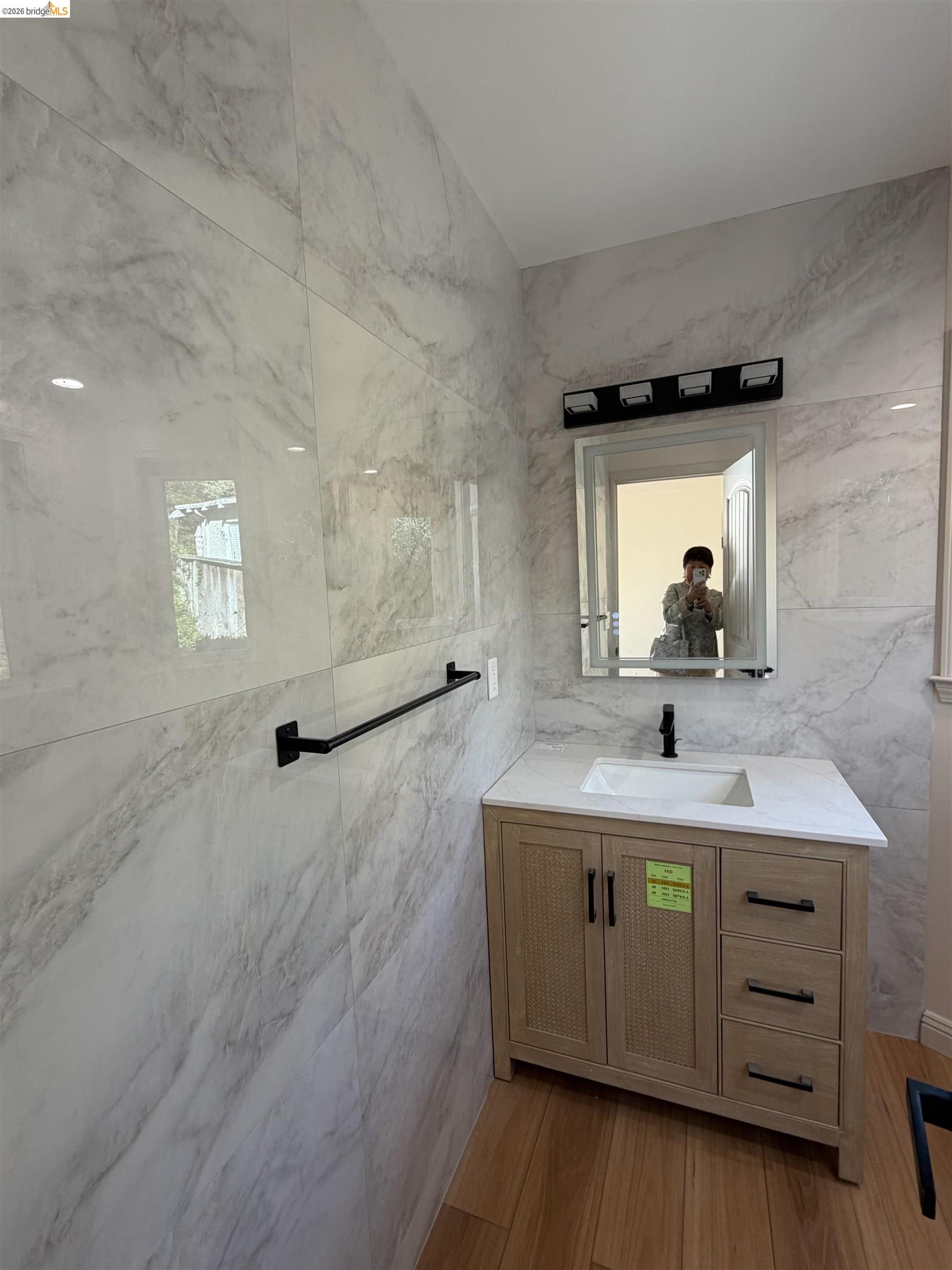 Detail Gallery Image 16 of 26 For 83 Alamo, Berkeley,  CA 94707-1234 - 3 Beds | 2/1 Baths