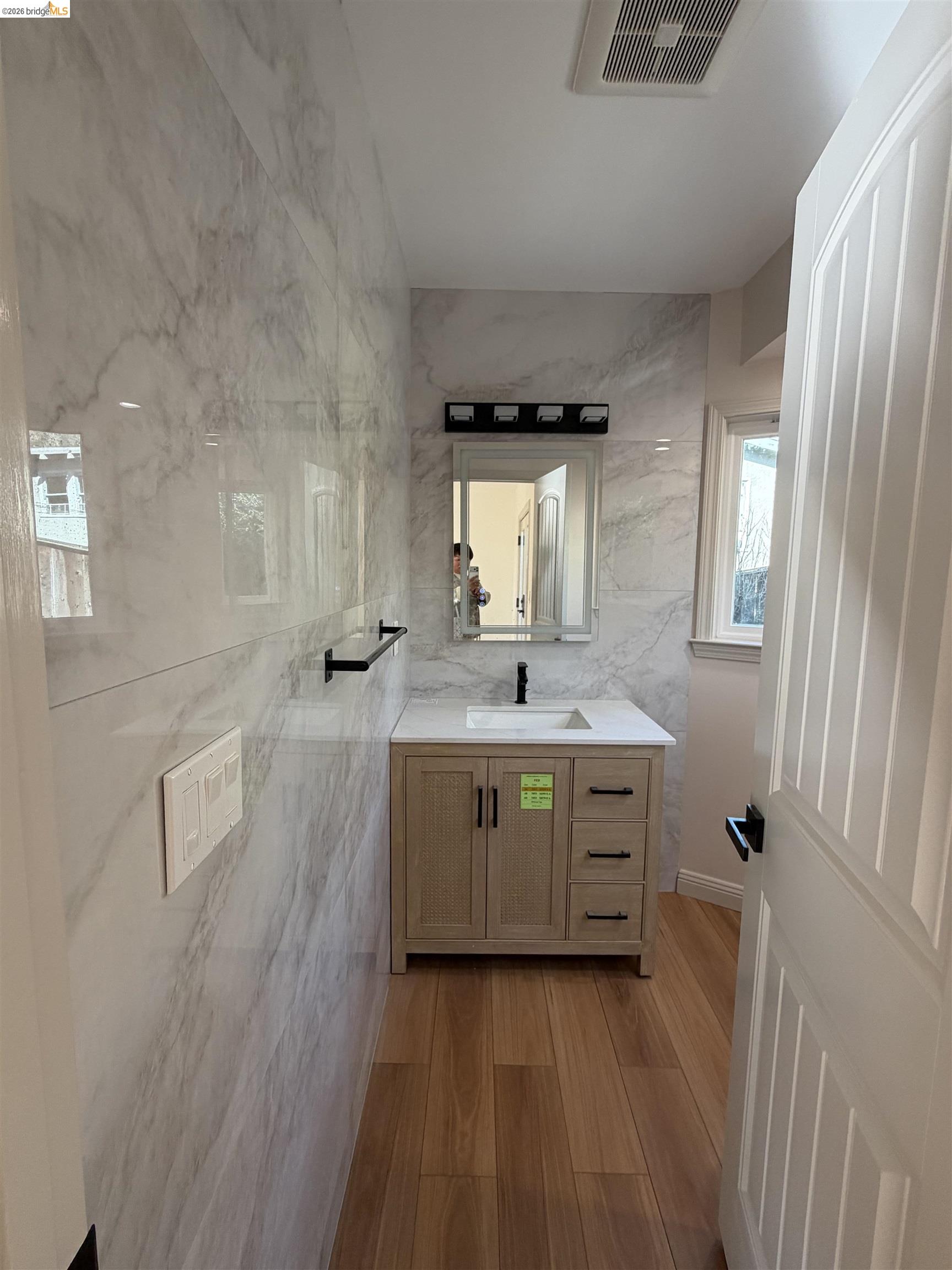 Detail Gallery Image 17 of 26 For 83 Alamo, Berkeley,  CA 94707-1234 - 3 Beds | 2/1 Baths