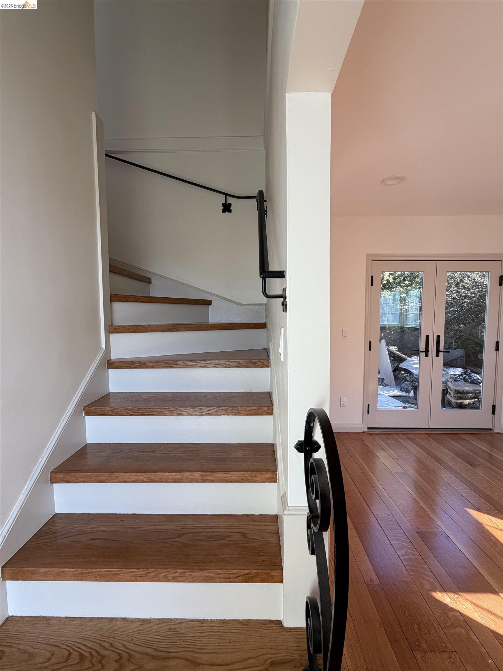 Detail Gallery Image 21 of 26 For 83 Alamo, Berkeley,  CA 94707-1234 - 3 Beds | 2/1 Baths