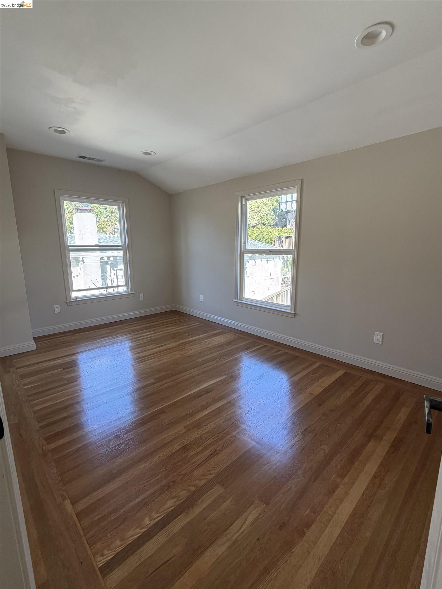 Detail Gallery Image 22 of 26 For 83 Alamo, Berkeley,  CA 94707-1234 - 3 Beds | 2/1 Baths