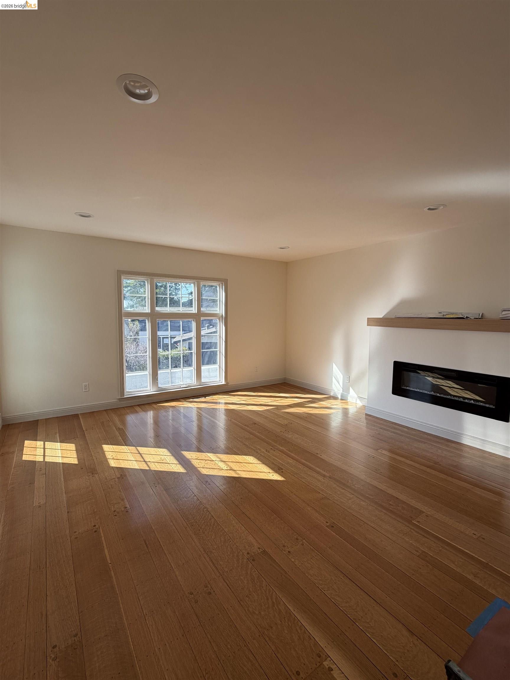 Detail Gallery Image 23 of 26 For 83 Alamo, Berkeley,  CA 94707-1234 - 3 Beds | 2/1 Baths