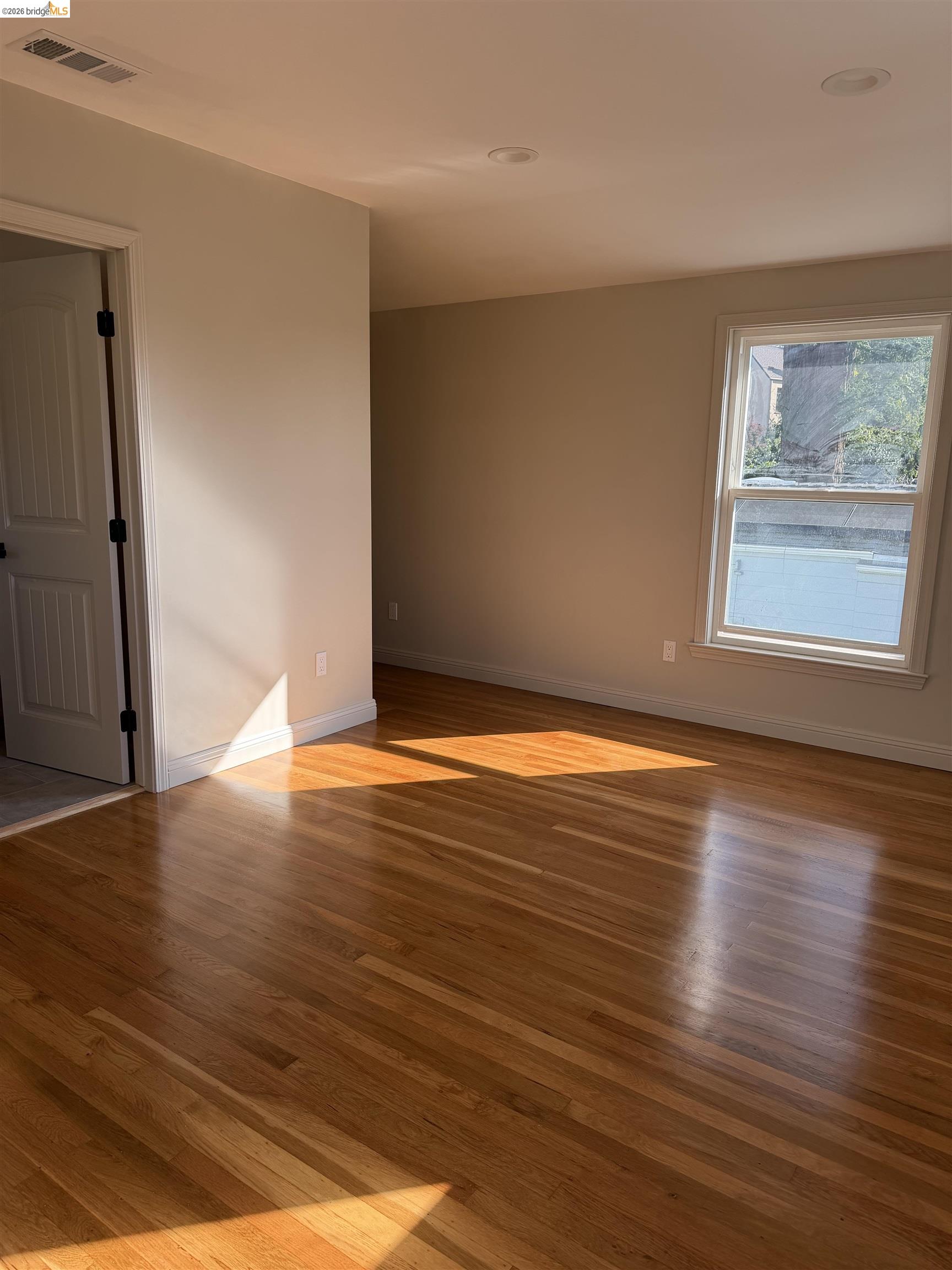 Detail Gallery Image 24 of 26 For 83 Alamo, Berkeley,  CA 94707-1234 - 3 Beds | 2/1 Baths