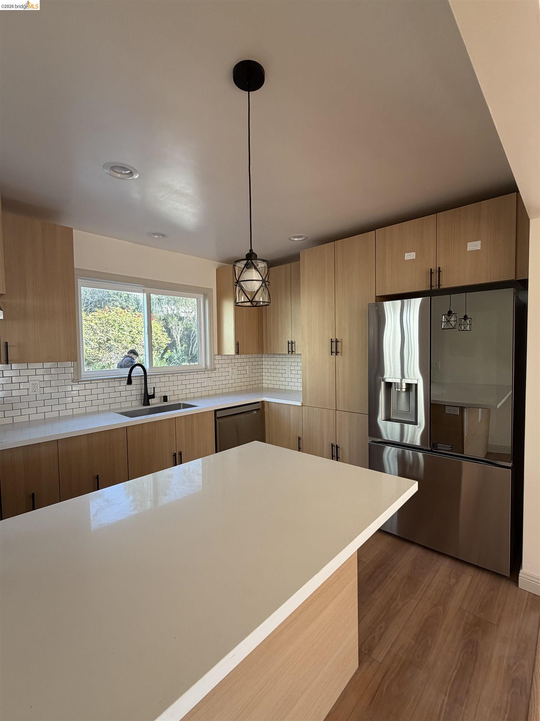 Detail Gallery Image 4 of 26 For 83 Alamo, Berkeley,  CA 94707-1234 - 3 Beds | 2/1 Baths