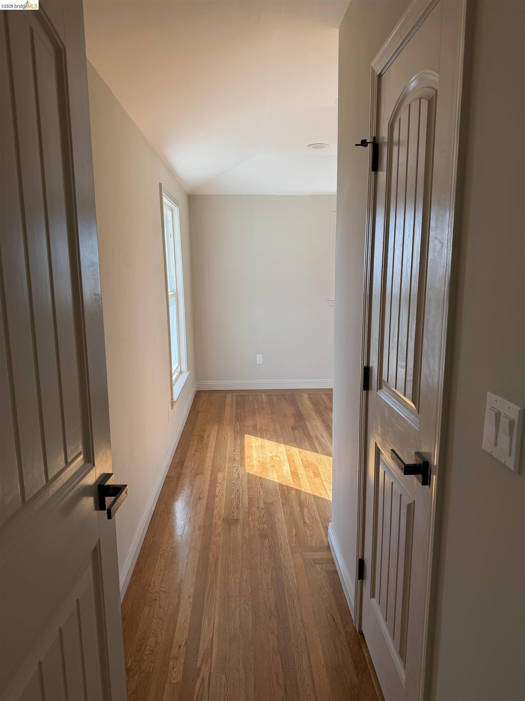 Detail Gallery Image 10 of 26 For 83 Alamo, Berkeley,  CA 94707-1234 - 3 Beds | 2/1 Baths