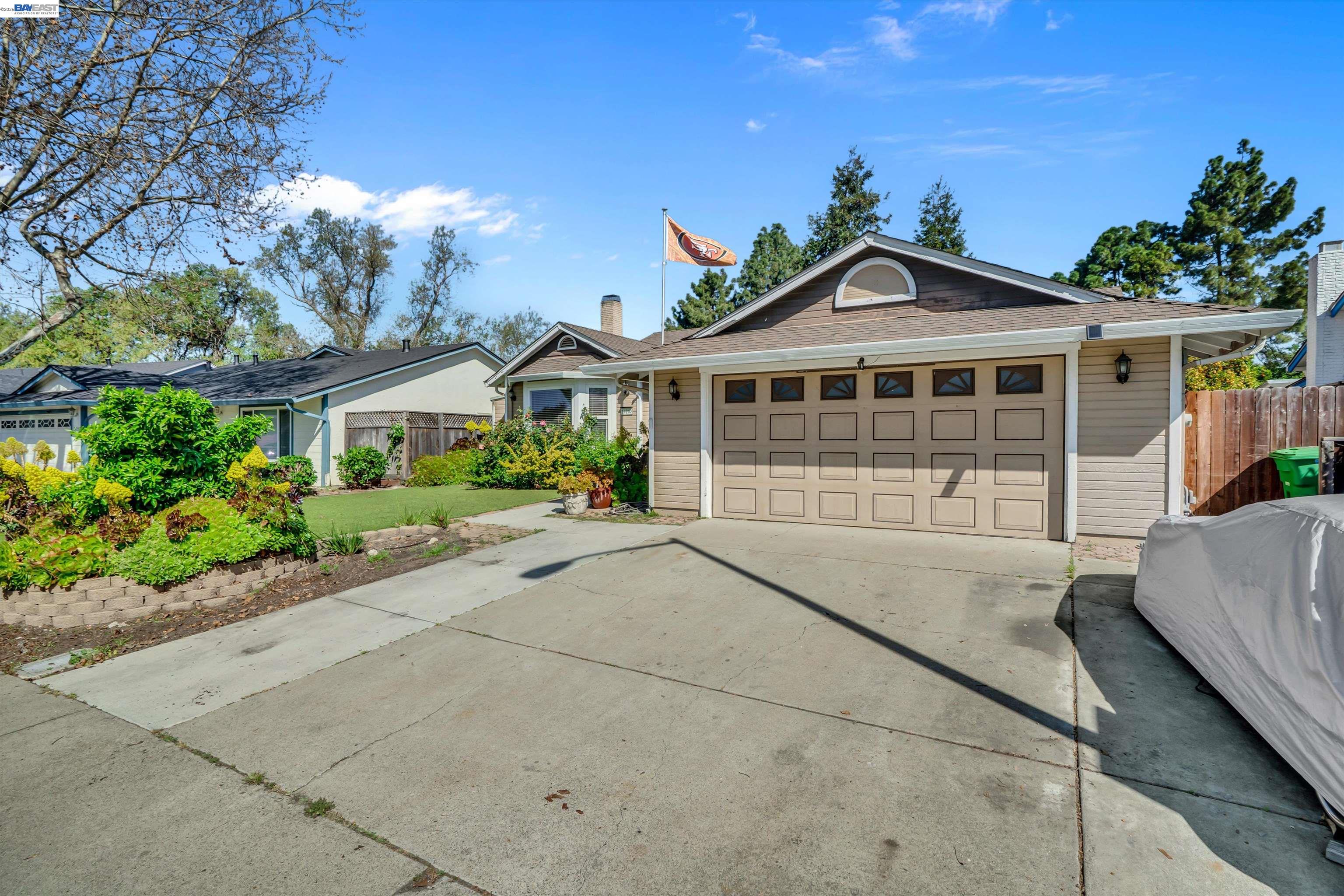 Detail Gallery Image 4 of 37 For 31262 San Andreas Dr, Union City,  CA 94587 - 5 Beds | 2 Baths