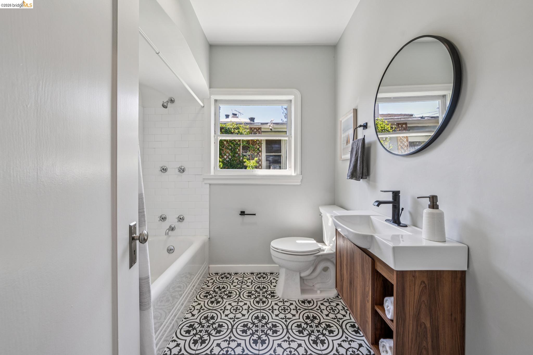 Detail Gallery Image 39 of 60 For 21 Portsmouth Road, Piedmont,  CA 94610 - 3 Beds | 1 Baths