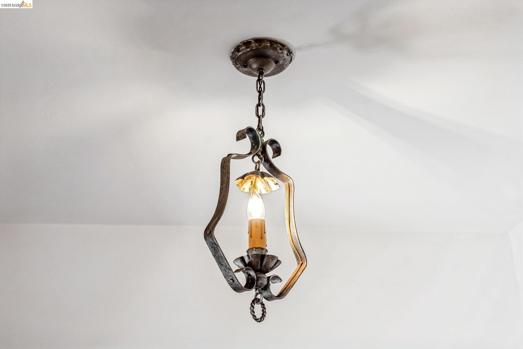 Detail Gallery Image 8 of 60 For 21 Portsmouth Road, Piedmont,  CA 94610 - 3 Beds | 1 Baths