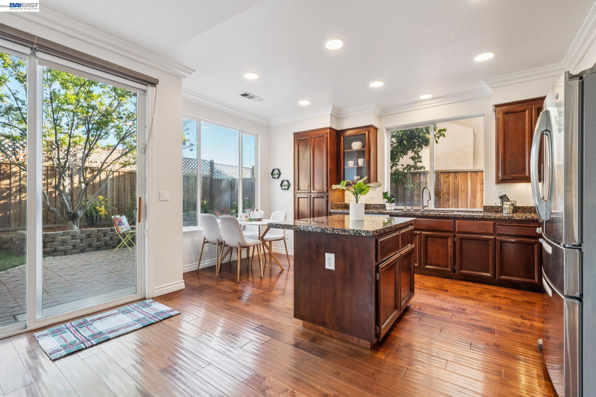 Detail Gallery Image 13 of 38 For 321 Ratto Rd, Alameda,  CA 94502 - 4 Beds | 3 Baths