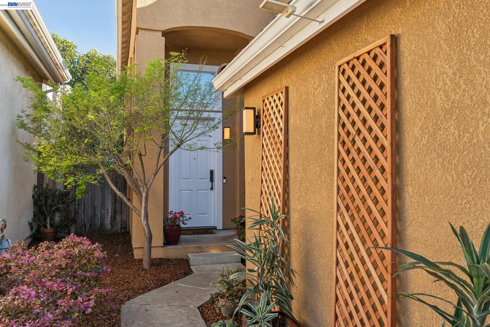 Detail Gallery Image 3 of 38 For 321 Ratto Rd, Alameda,  CA 94502 - 4 Beds | 3 Baths