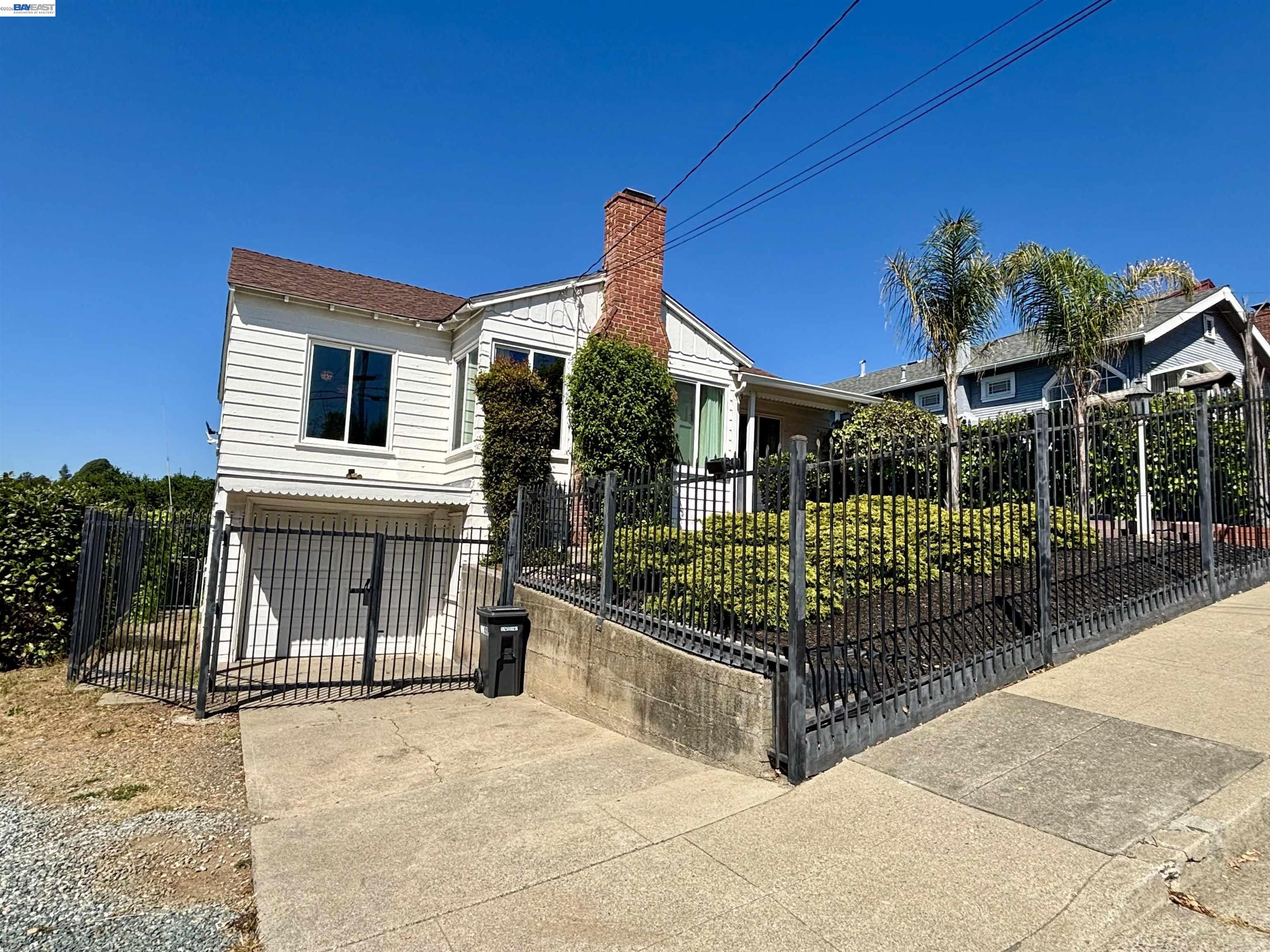 Detail Gallery Image 2 of 26 For 4101 Mountain View Ave, Oakland,  CA 94605 - 3 Beds | 1 Baths