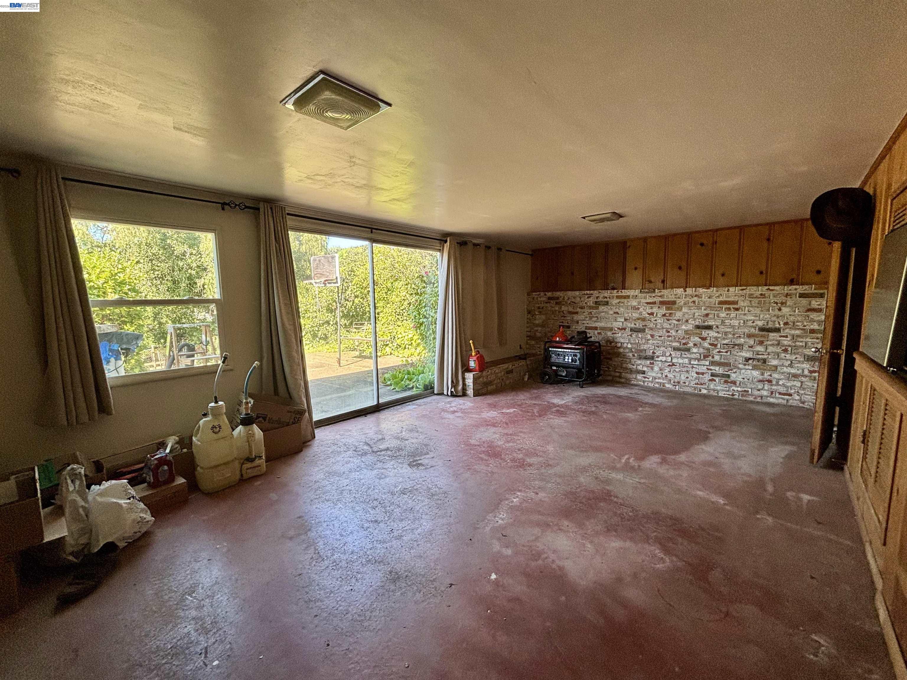 Detail Gallery Image 16 of 26 For 4101 Mountain View Ave, Oakland,  CA 94605 - 3 Beds | 1 Baths