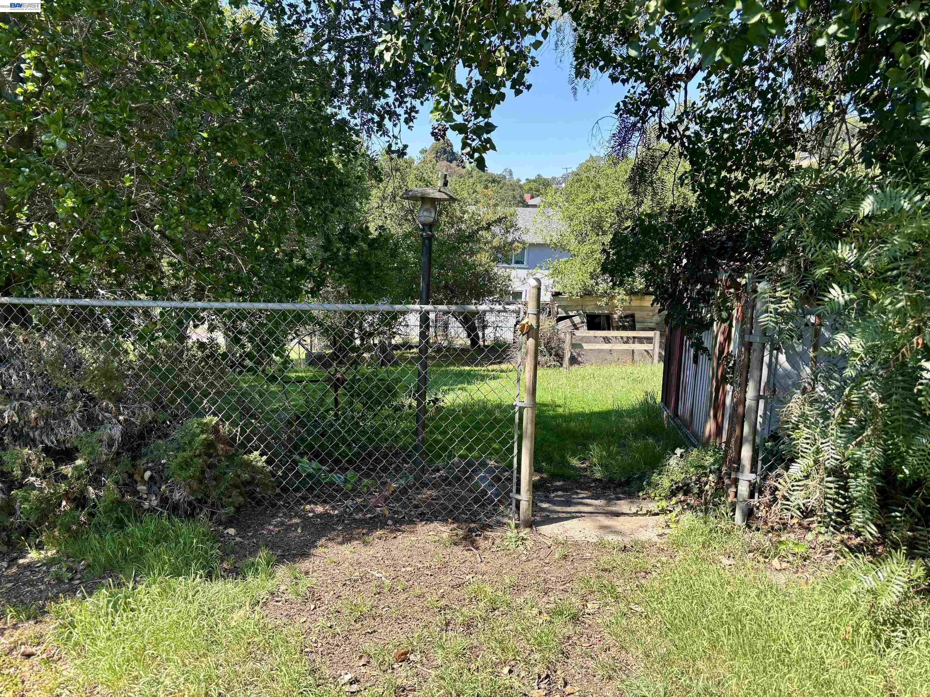 Detail Gallery Image 20 of 26 For 4101 Mountain View Ave, Oakland,  CA 94605 - 3 Beds | 1 Baths