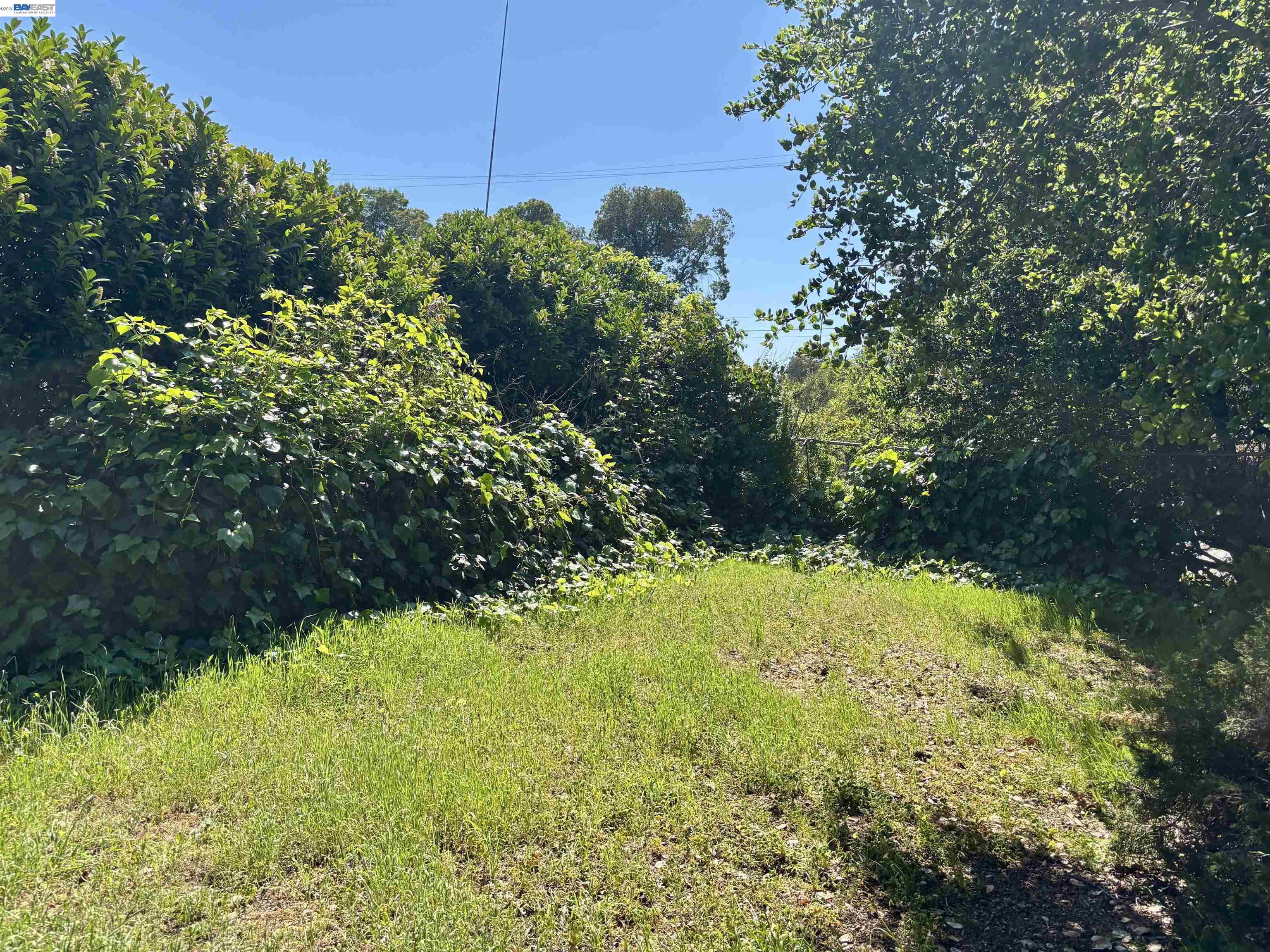 Detail Gallery Image 24 of 26 For 4101 Mountain View Ave, Oakland,  CA 94605 - 3 Beds | 1 Baths