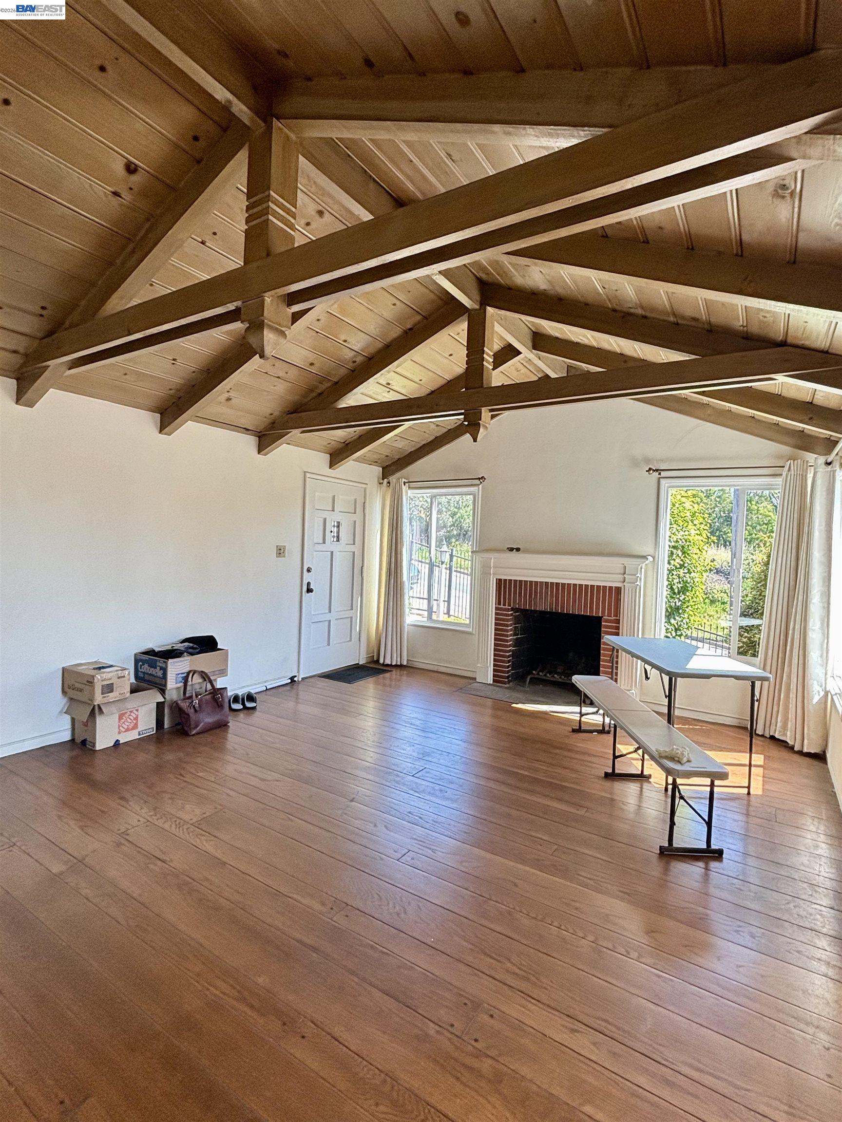 Detail Gallery Image 4 of 26 For 4101 Mountain View Ave, Oakland,  CA 94605 - 3 Beds | 1 Baths