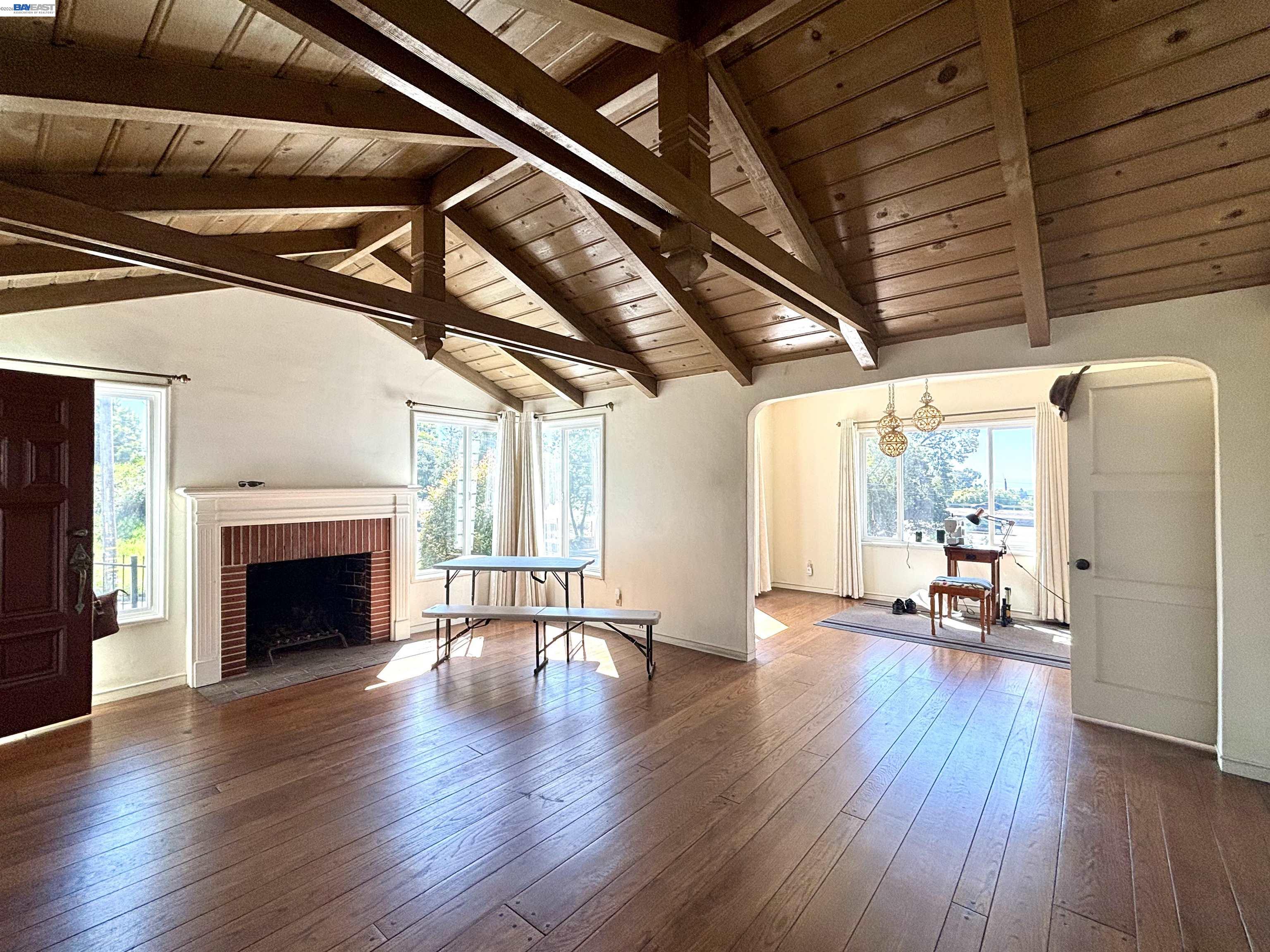 Detail Gallery Image 6 of 26 For 4101 Mountain View Ave, Oakland,  CA 94605 - 3 Beds | 1 Baths