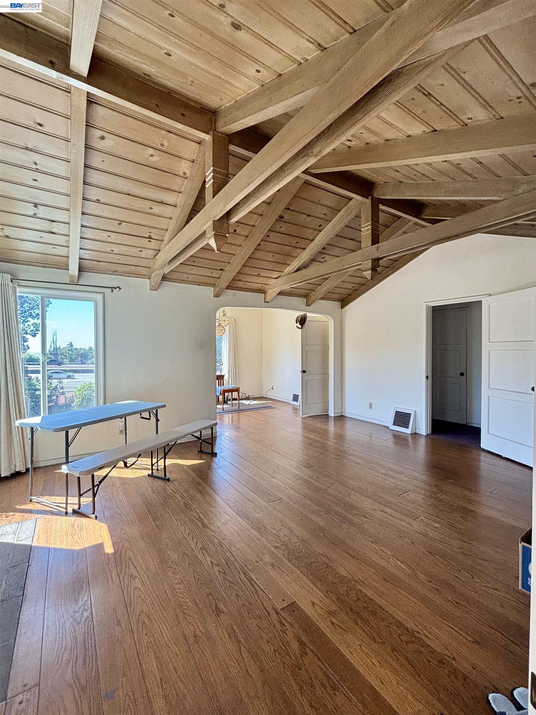 Detail Gallery Image 7 of 26 For 4101 Mountain View Ave, Oakland,  CA 94605 - 3 Beds | 1 Baths