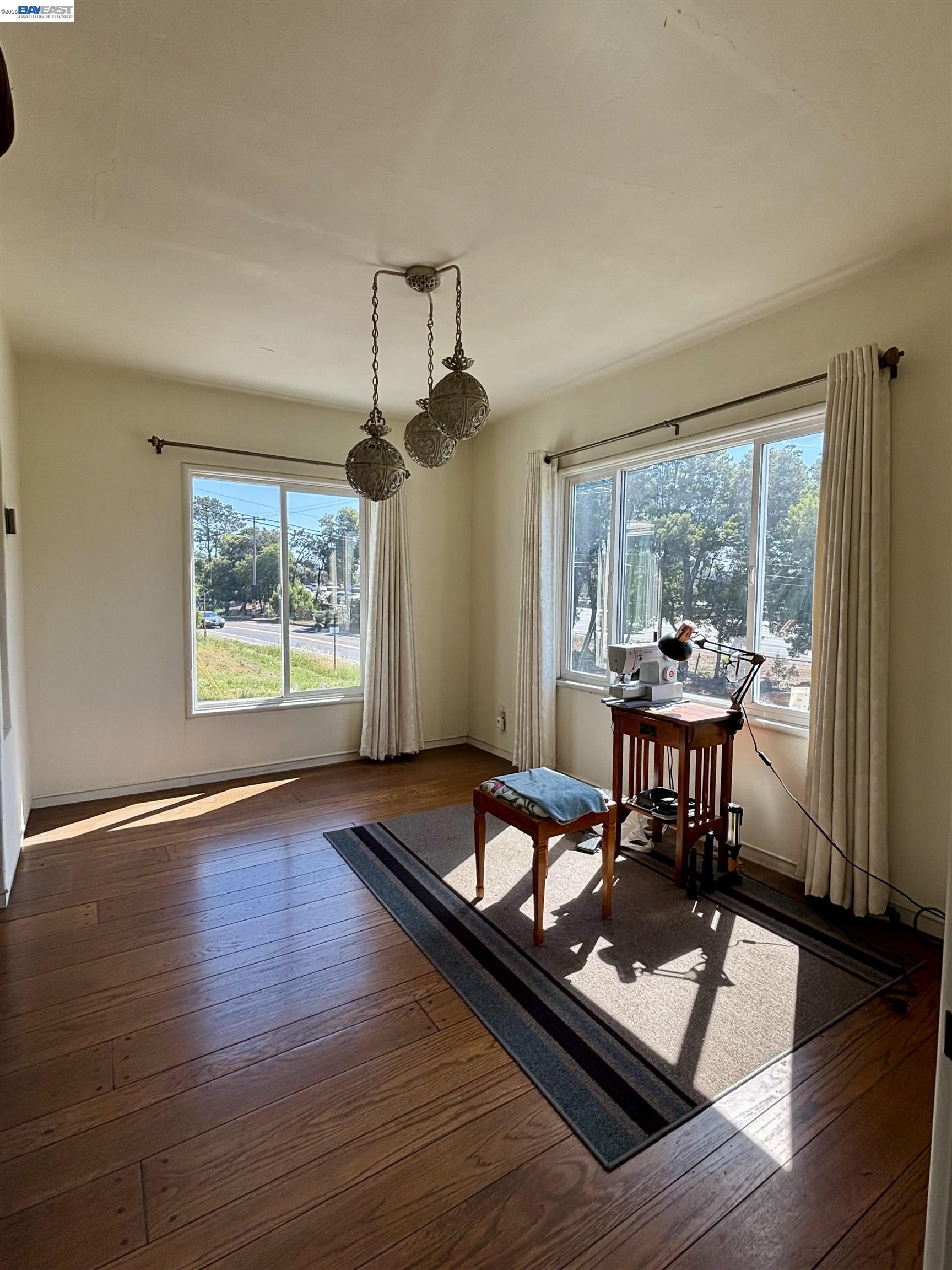 Detail Gallery Image 10 of 26 For 4101 Mountain View Ave, Oakland,  CA 94605 - 3 Beds | 1 Baths