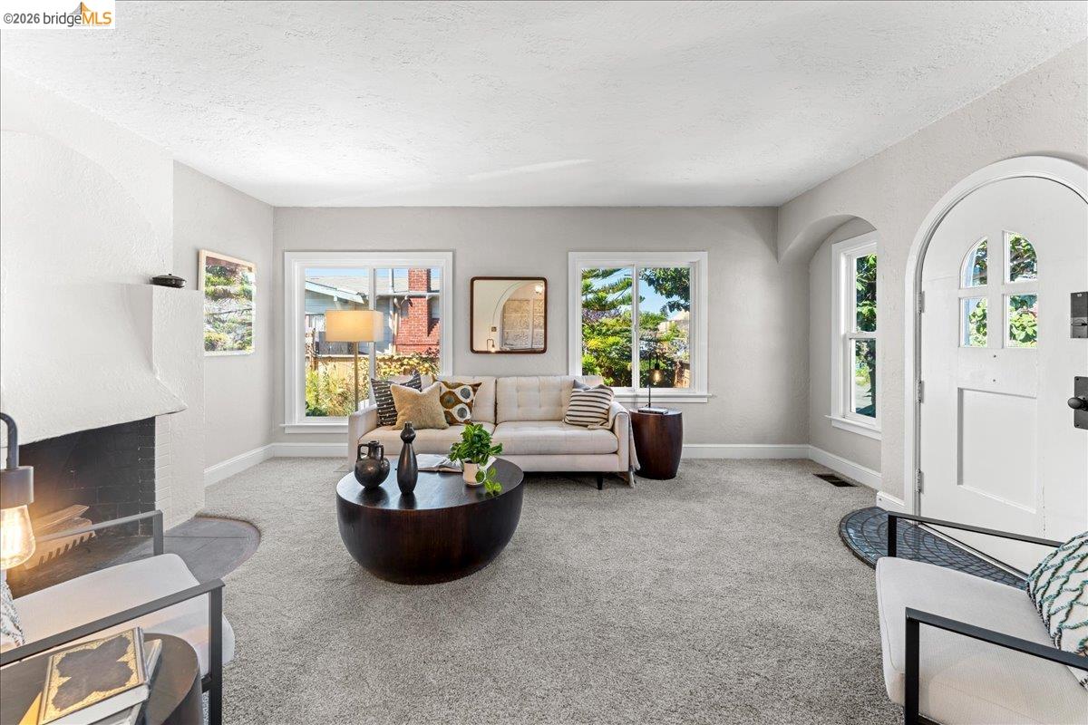 Detail Gallery Image 3 of 47 For 2144-2148 Curtis St, Berkeley,  CA 94702 - – Beds | – Baths