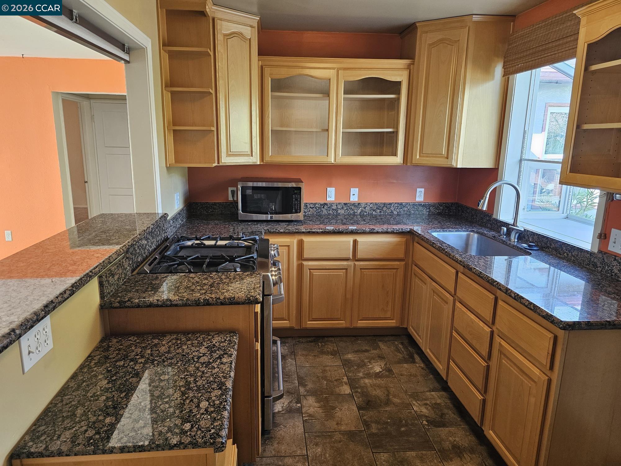 Detail Gallery Image 8 of 39 For 950 Kelvin Ct, El Sobrante,  CA 94803 - 3 Beds | 1 Baths